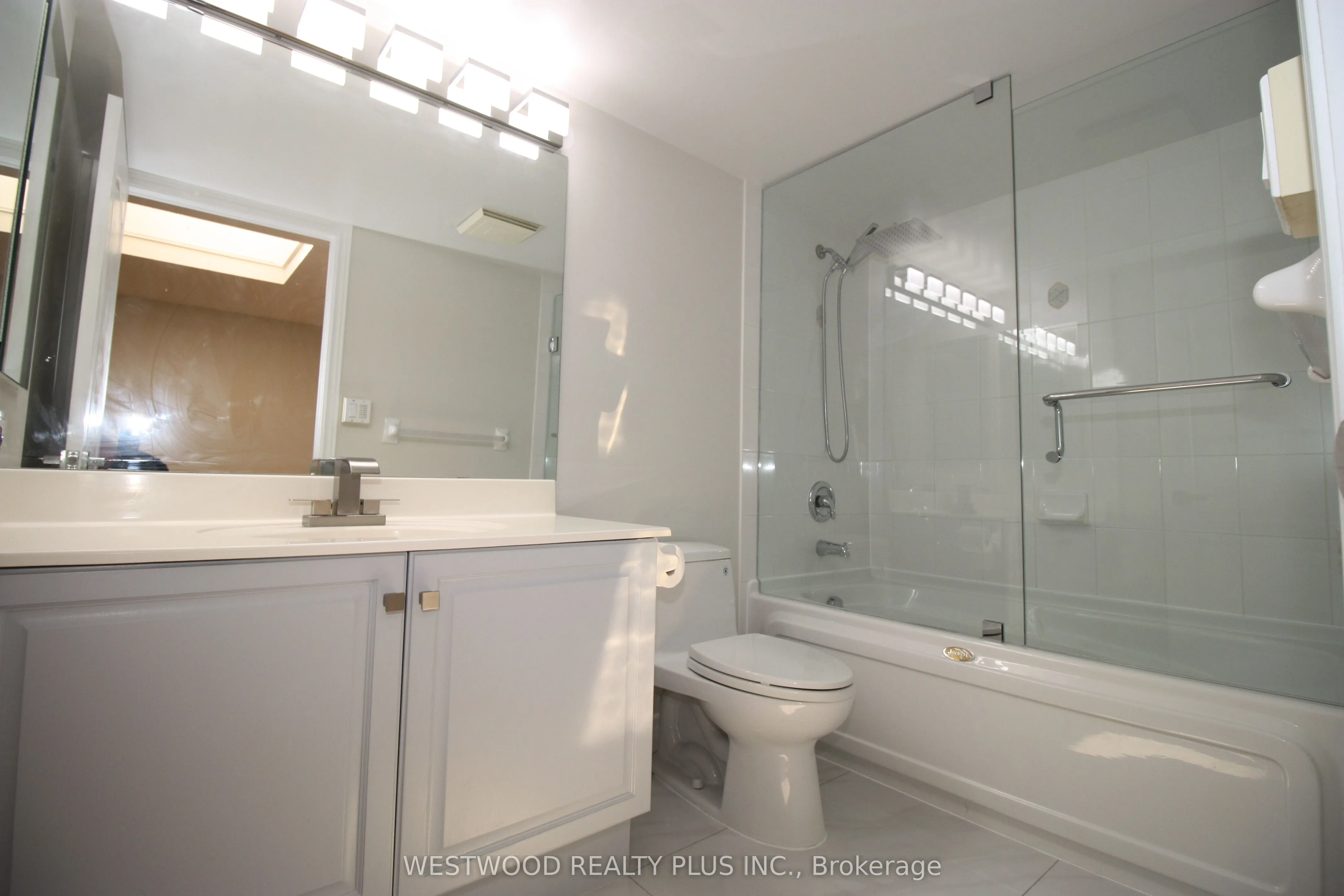 5418 Yonge Street, #Th125