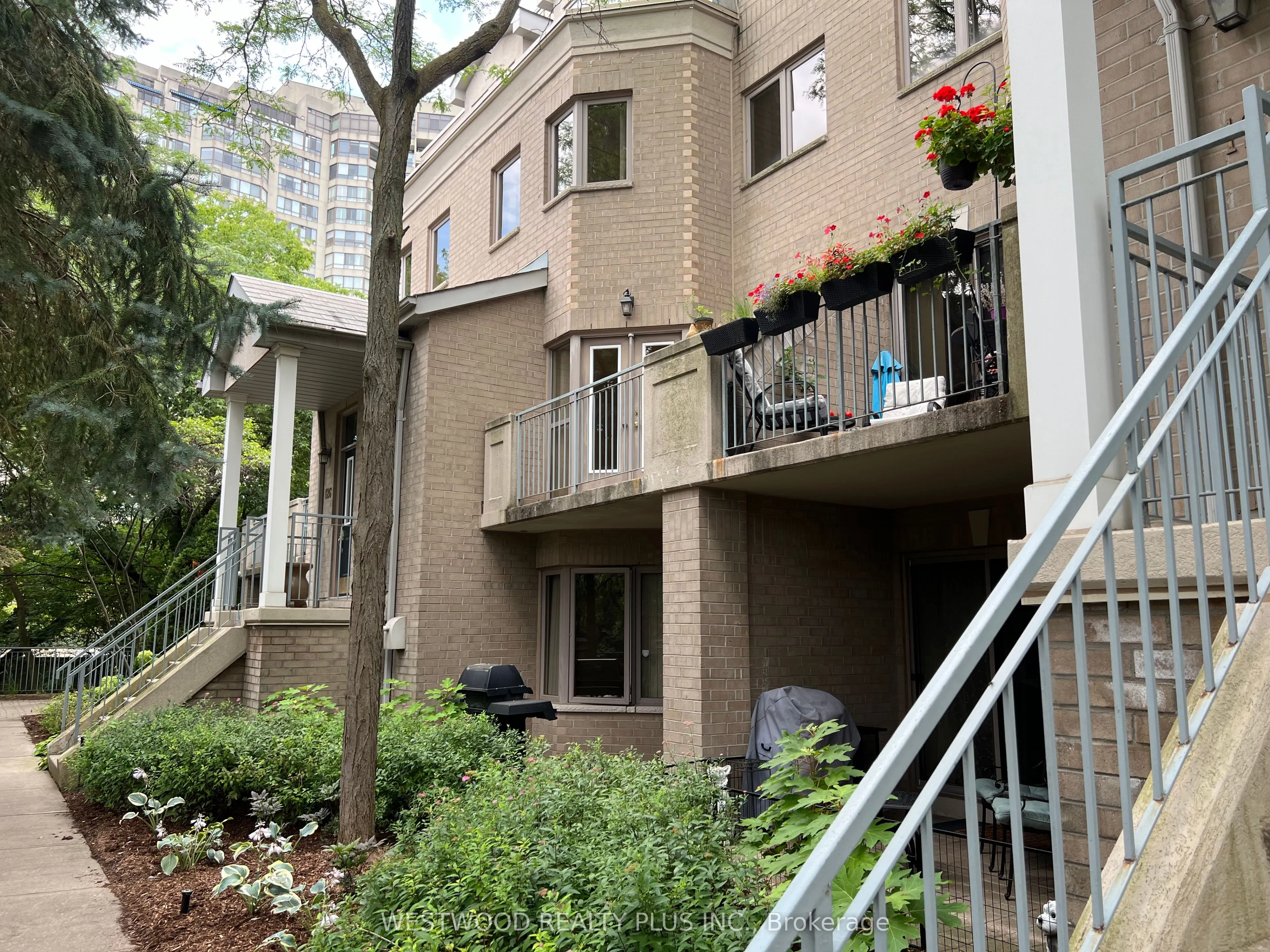 5418 Yonge Street, #Th125