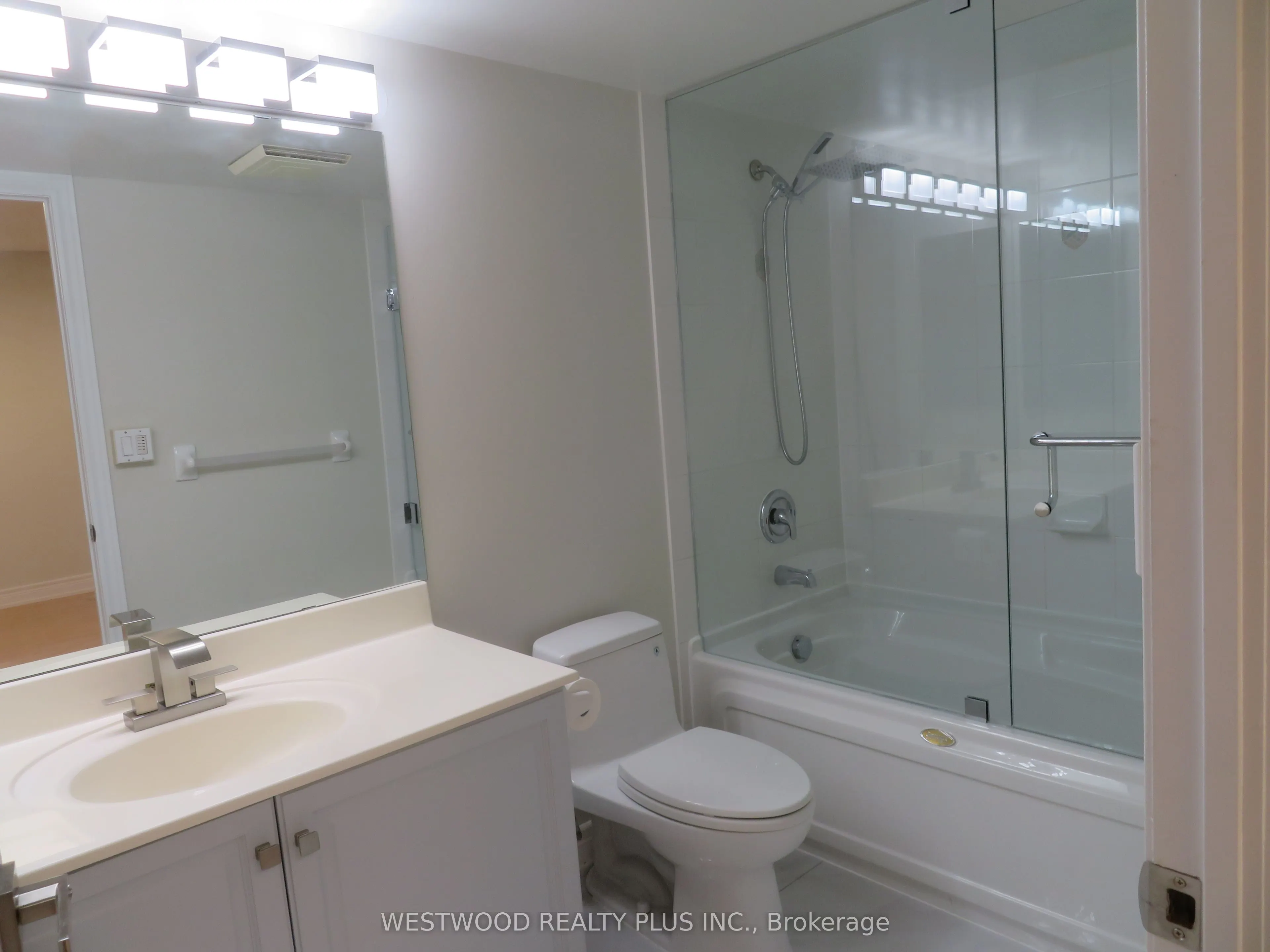 5418 Yonge Street, #Th125