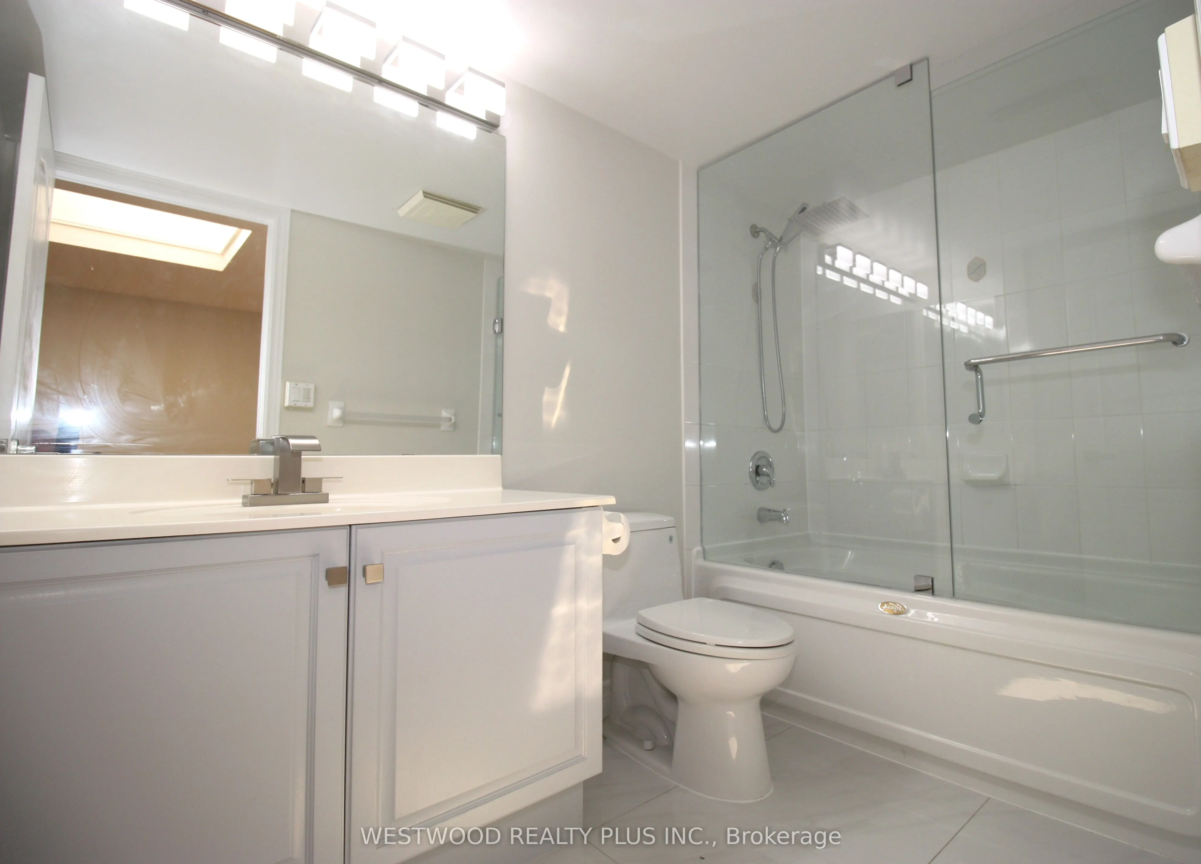 5418 Yonge Street, #Th125