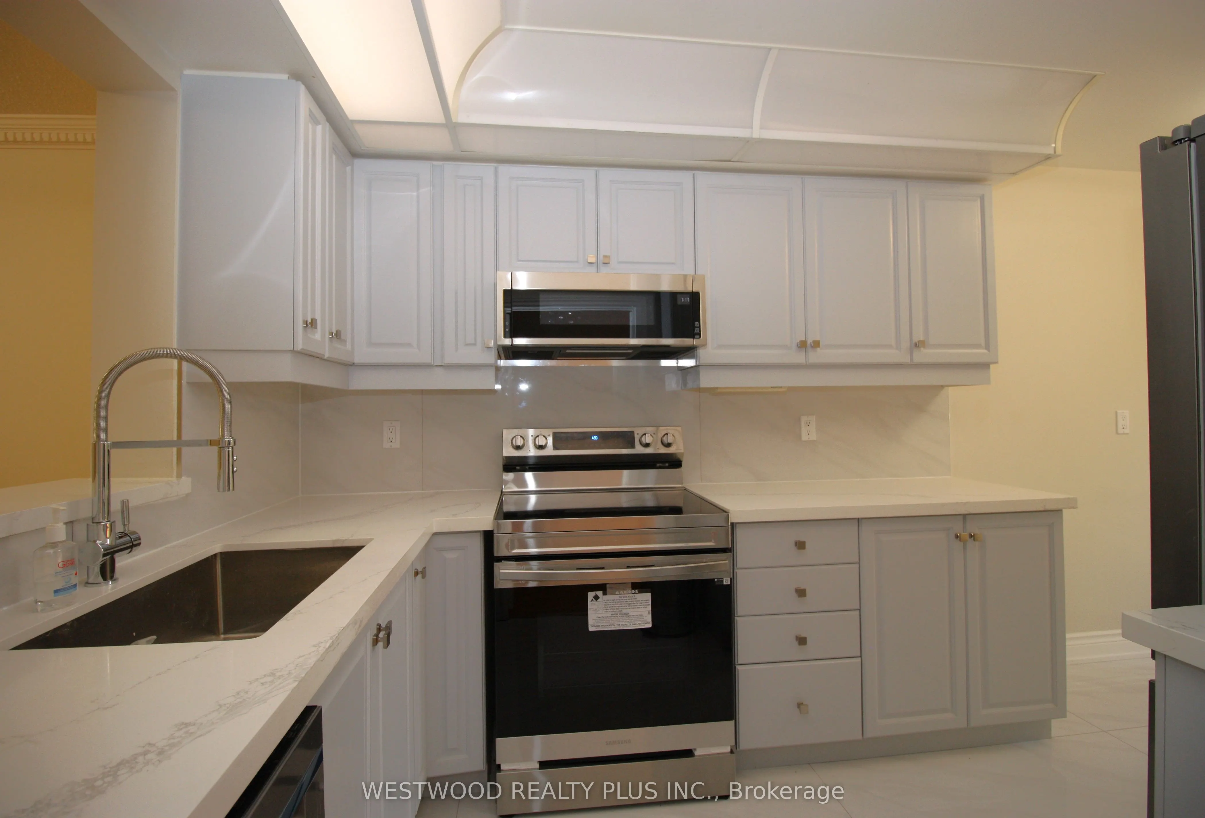 5418 Yonge Street, #Th125