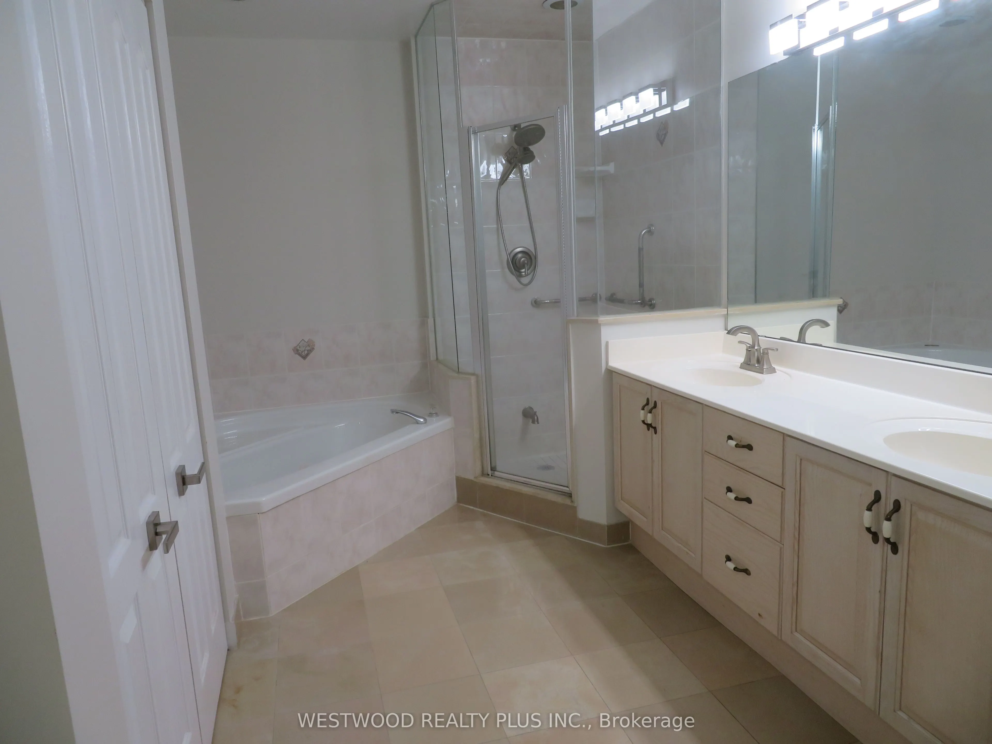 5418 Yonge Street, #Th125