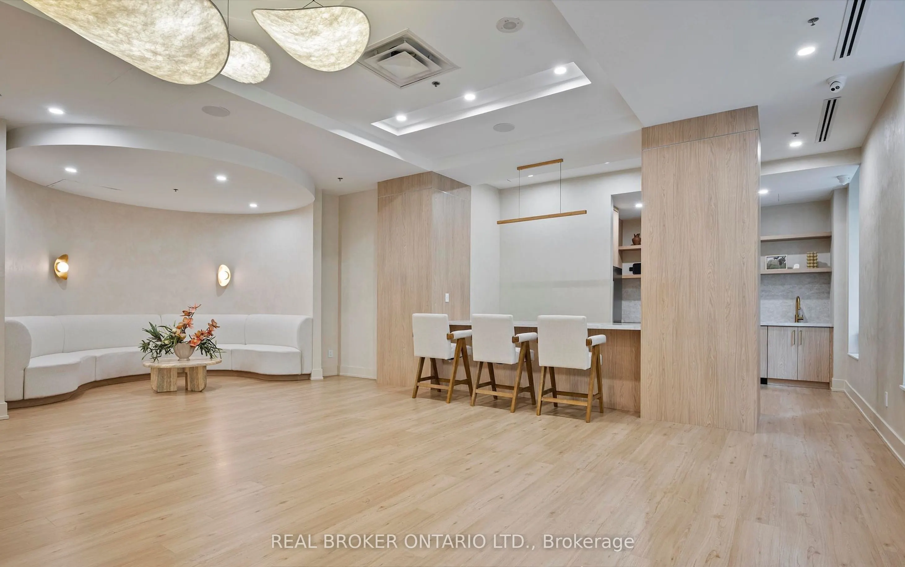 50 Lynn Williams Street, #905