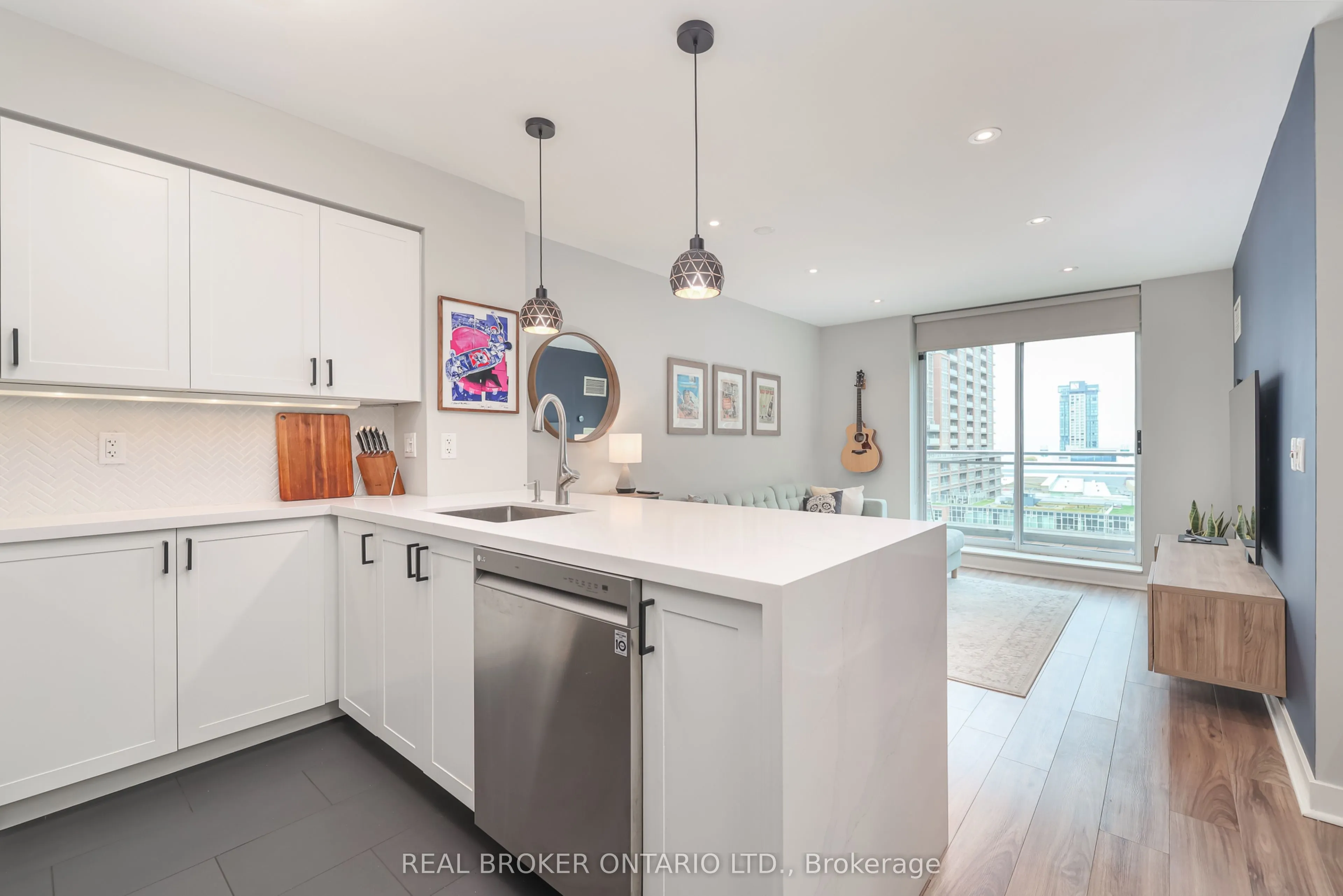 50 Lynn Williams Street, #905