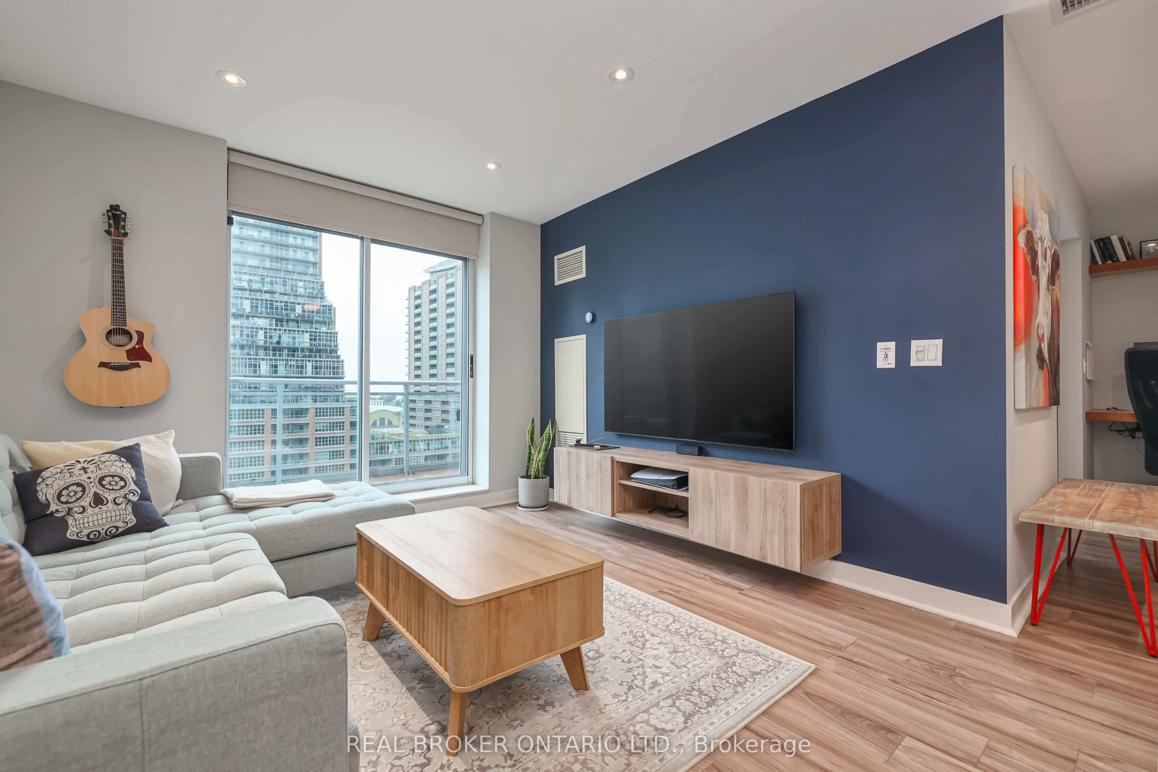 50 Lynn Williams Street, #905