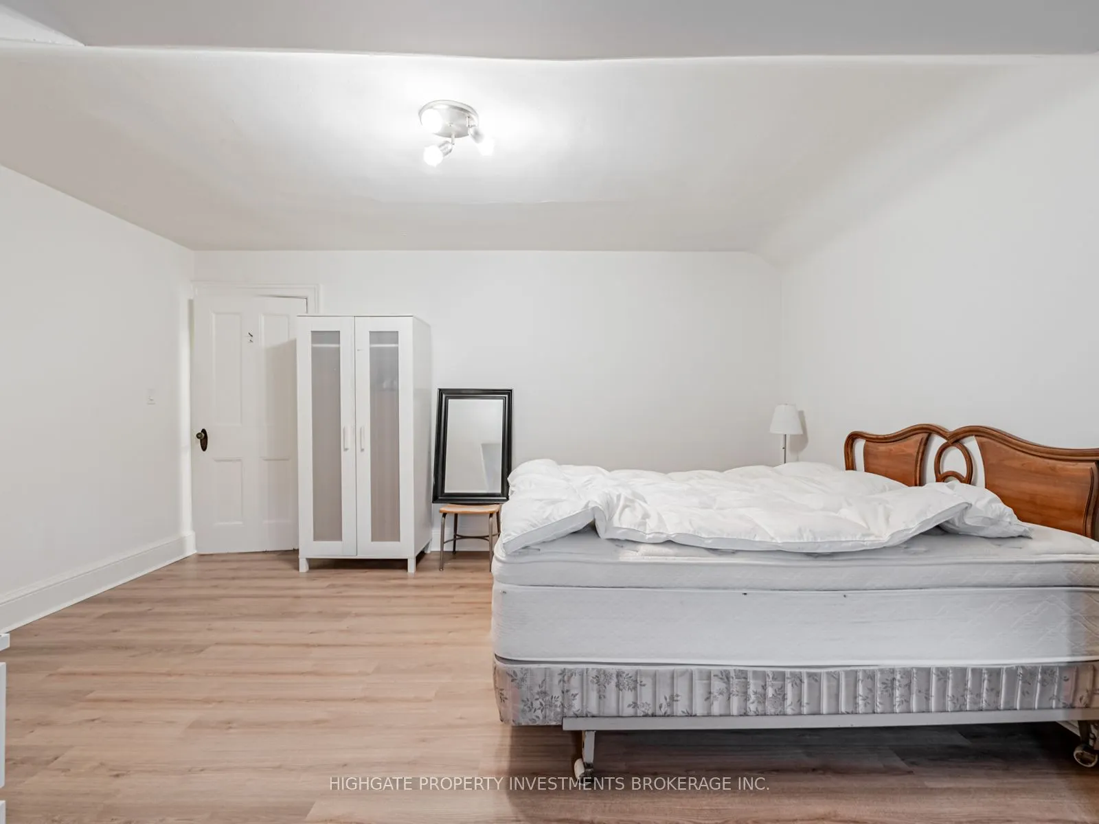 351 Palmerston Boulevard, #3rd Flr