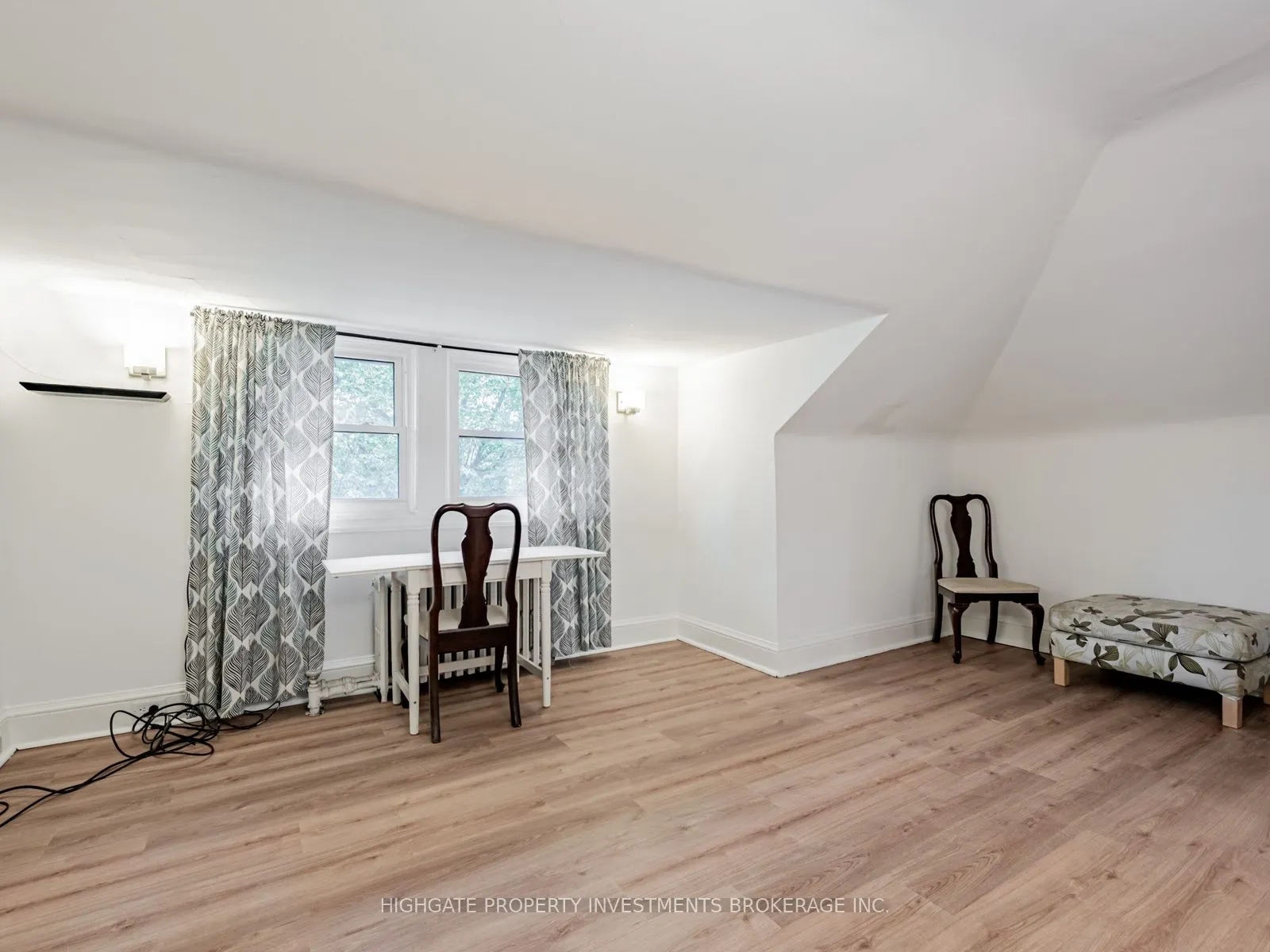 351 Palmerston Boulevard, #3rd Flr