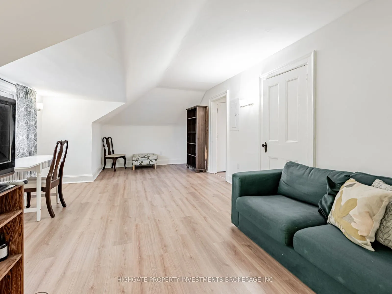 351 Palmerston Boulevard, #3rd Flr