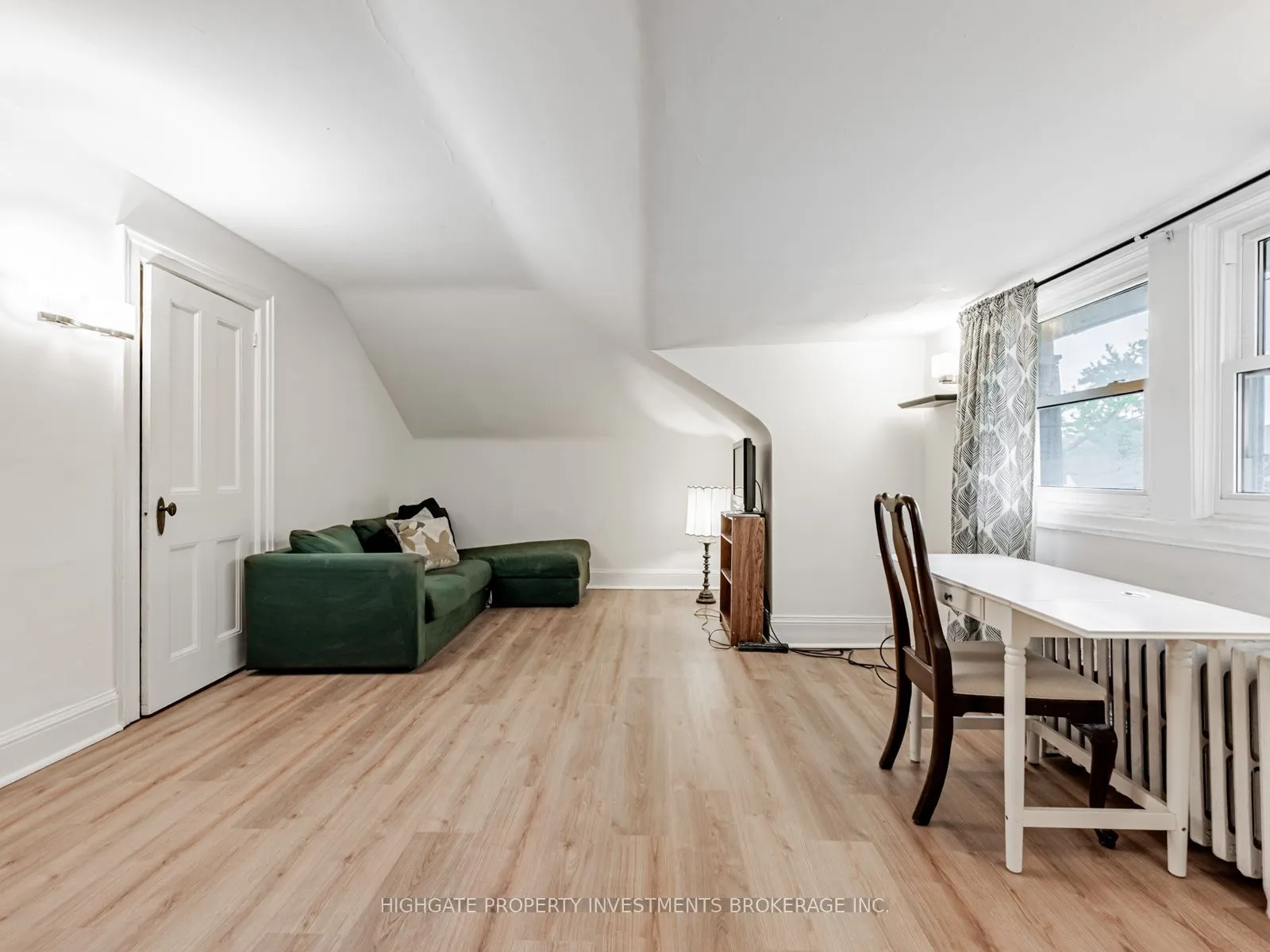 351 Palmerston Boulevard, #3rd Flr