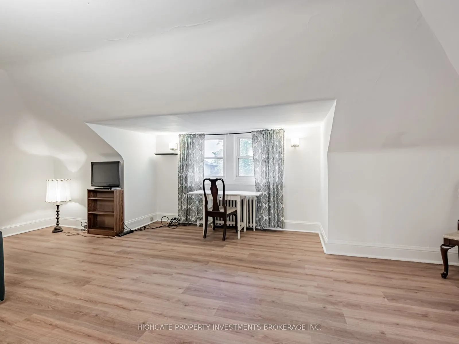 351 Palmerston Boulevard, #3rd Flr