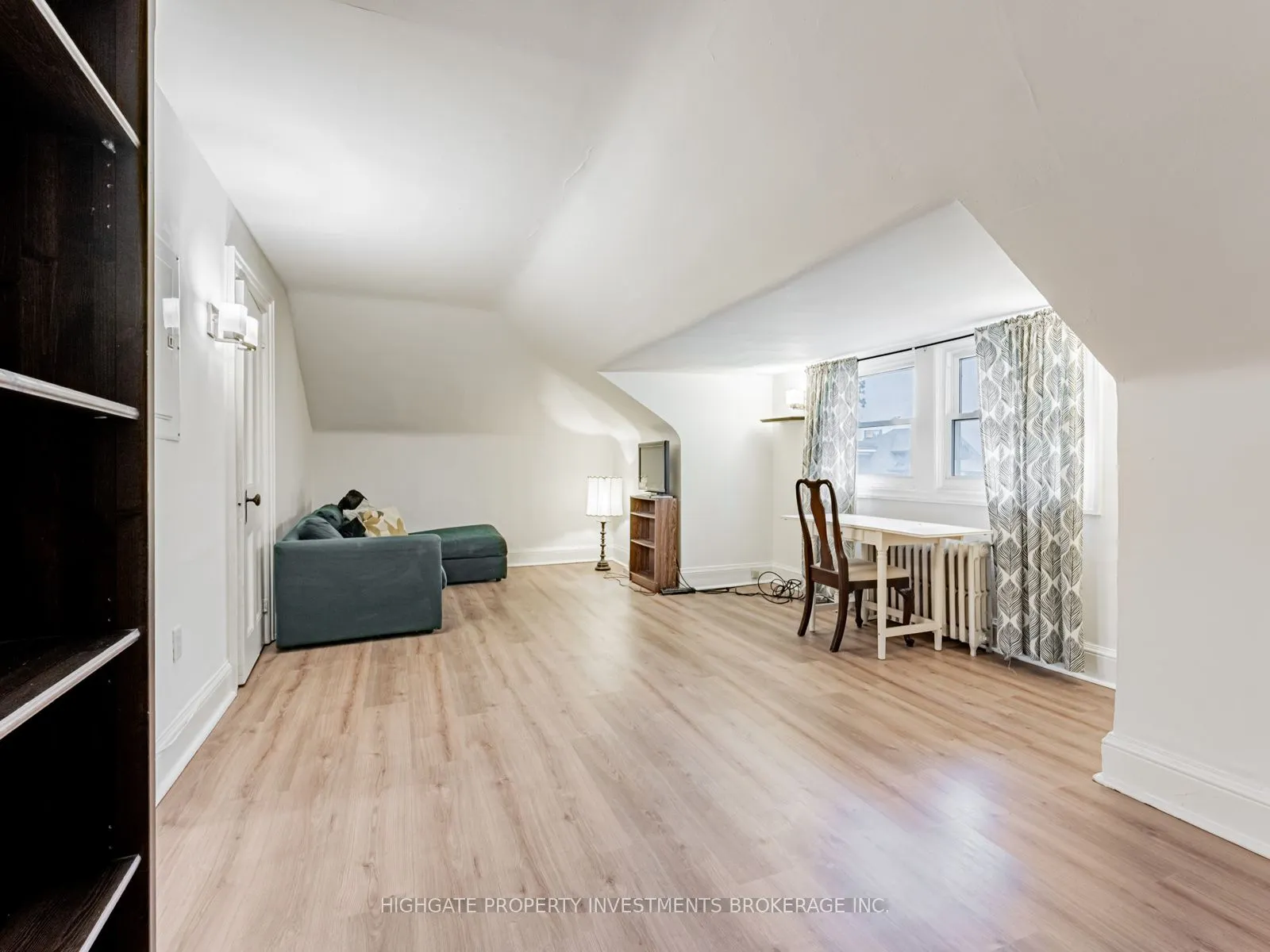 351 Palmerston Boulevard, #3rd Flr