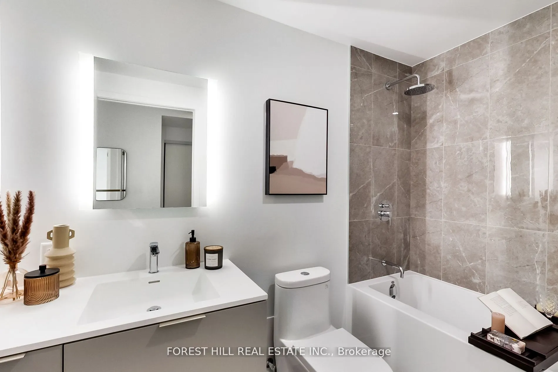 185 Alberta Avenue, #807