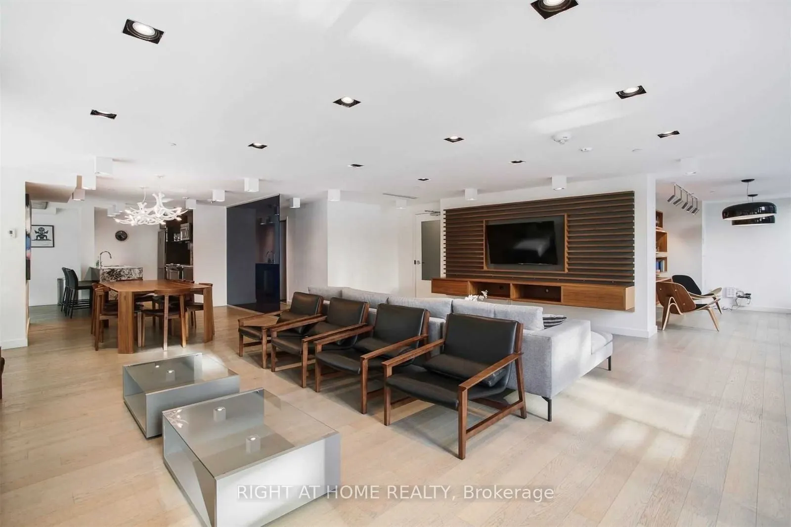 111 Bathurst Street, #408