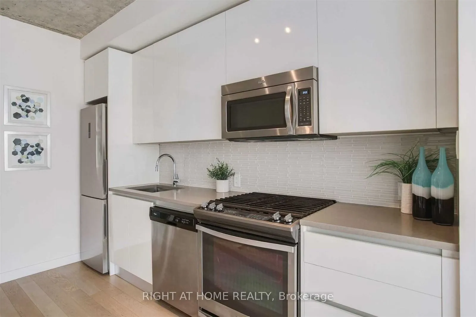 111 Bathurst Street, #408