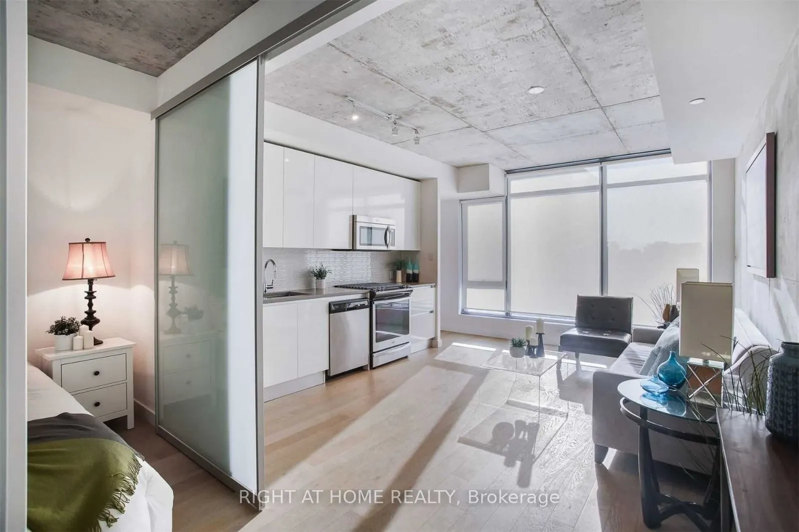 111 Bathurst Street, #408