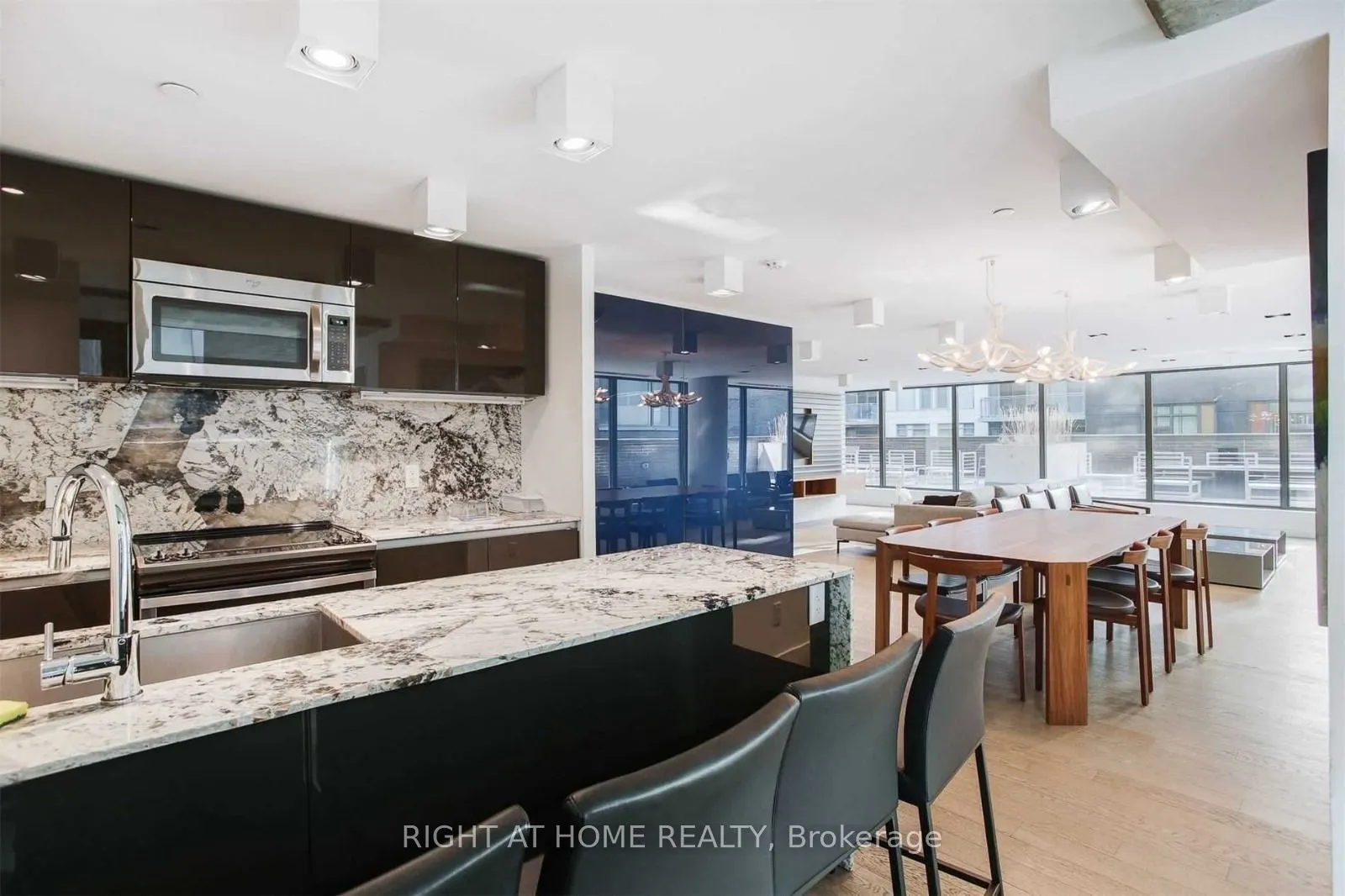111 Bathurst Street, #408