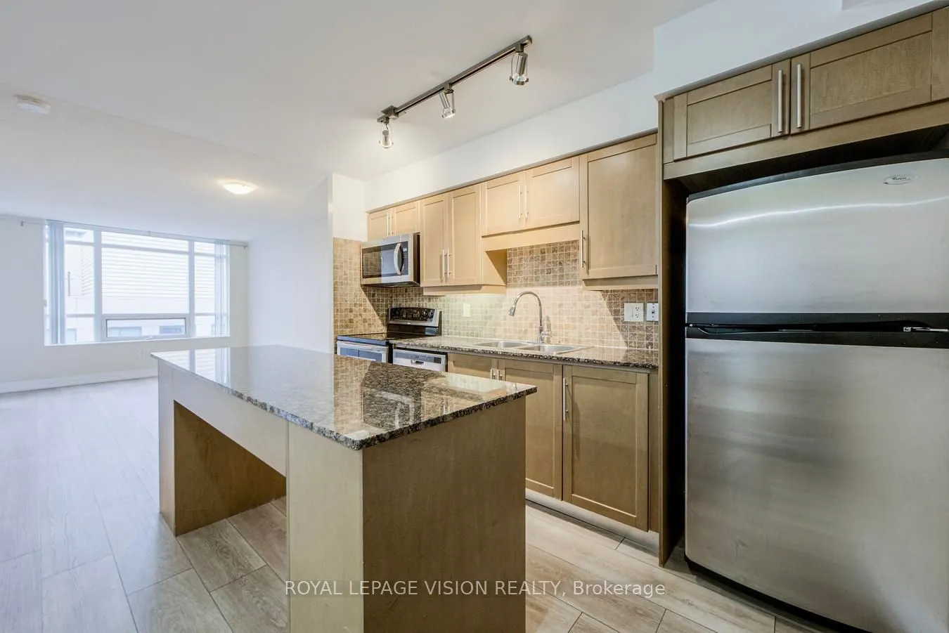 20 Blue Jays Way, #1811
