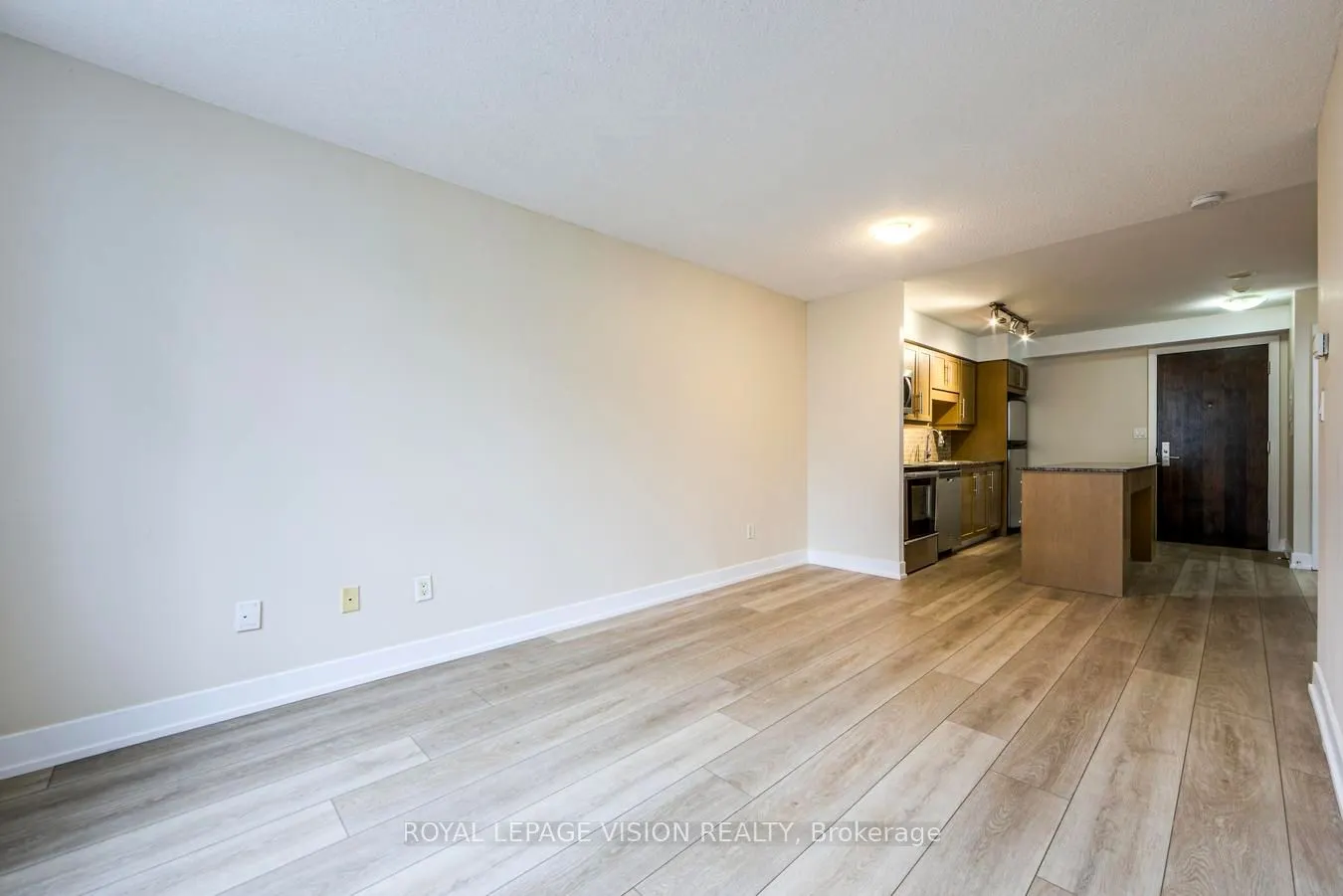 20 Blue Jays Way, #1811