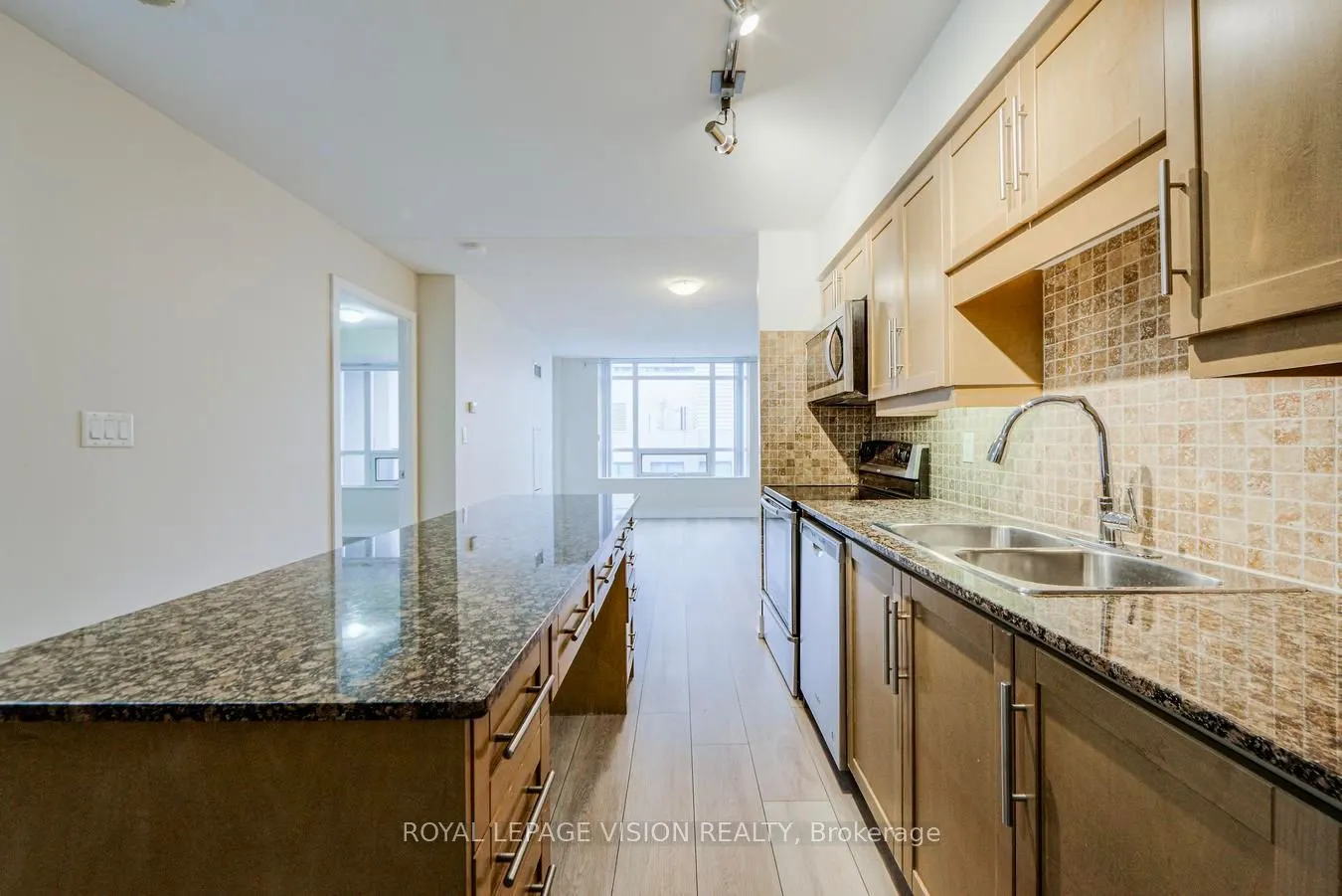 20 Blue Jays Way, #1811