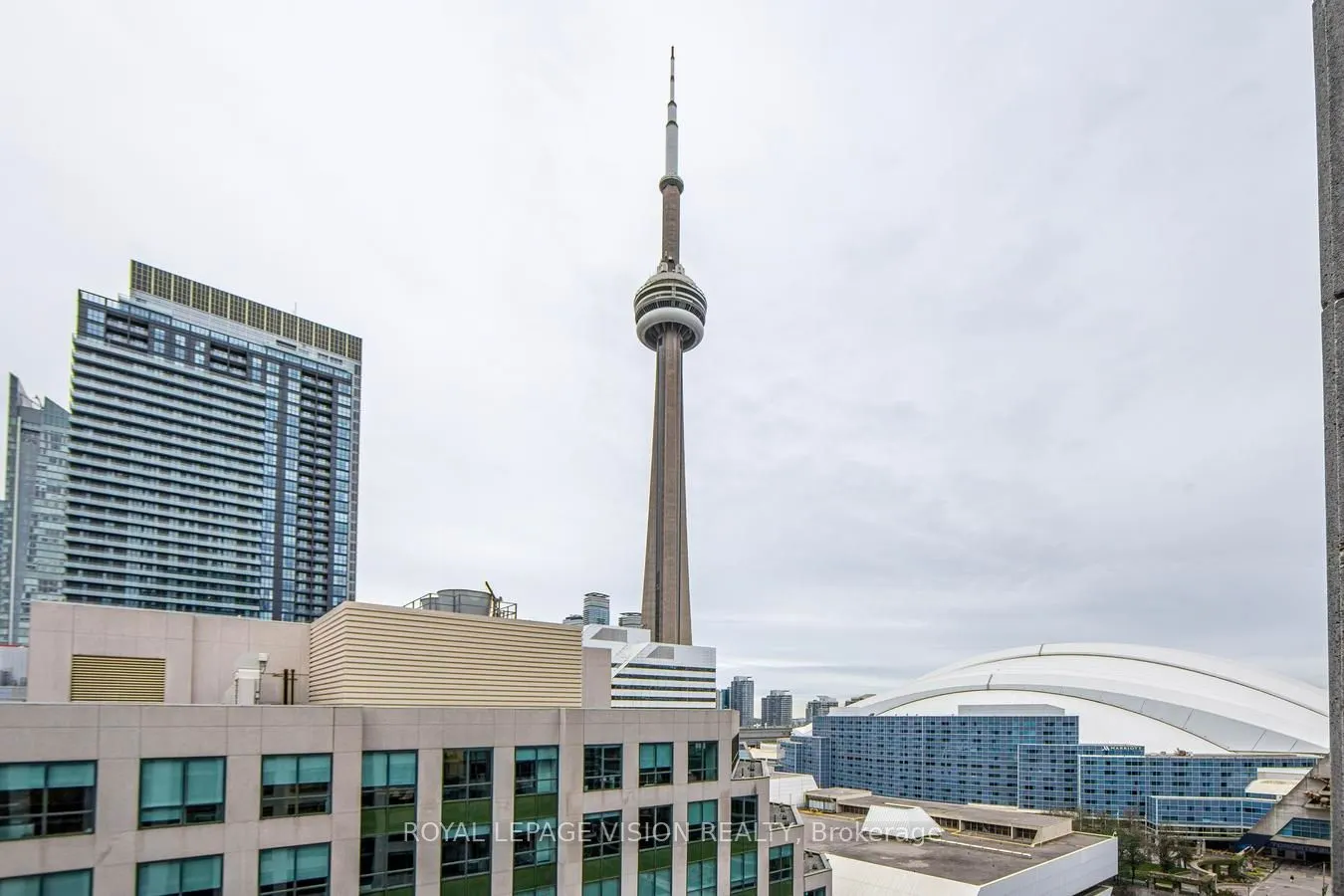 20 Blue Jays Way, #1811