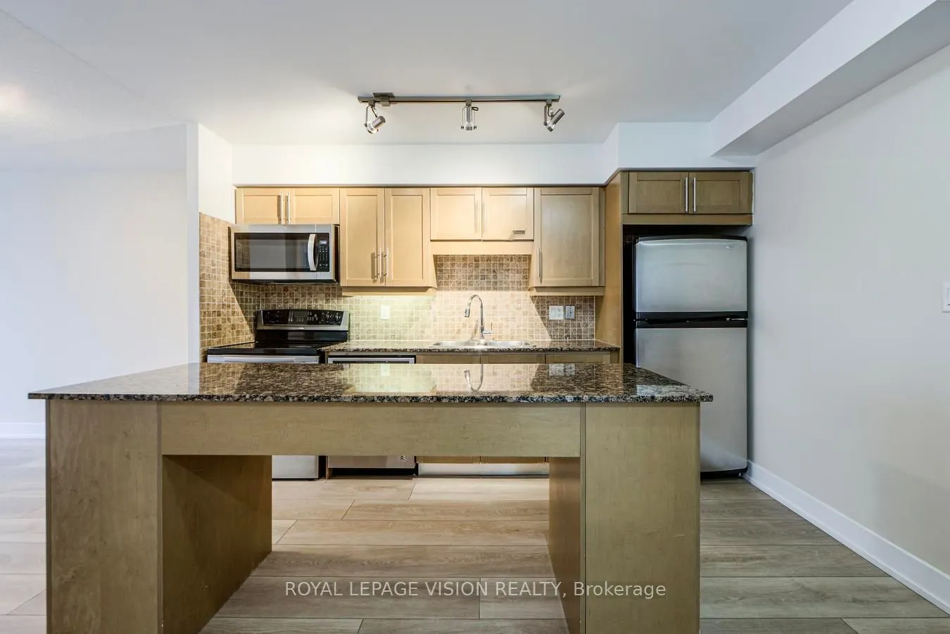 20 Blue Jays Way, #1811