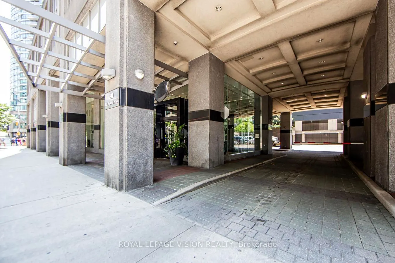 20 Blue Jays Way, #1811