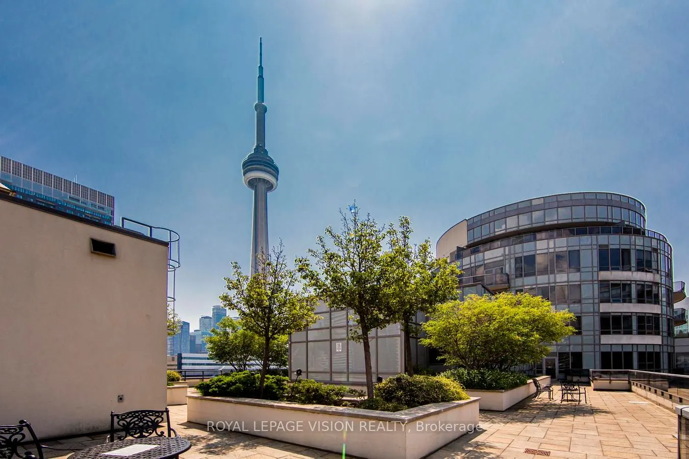 20 Blue Jays Way, #1811