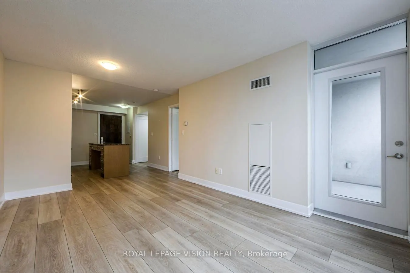 20 Blue Jays Way, #1811