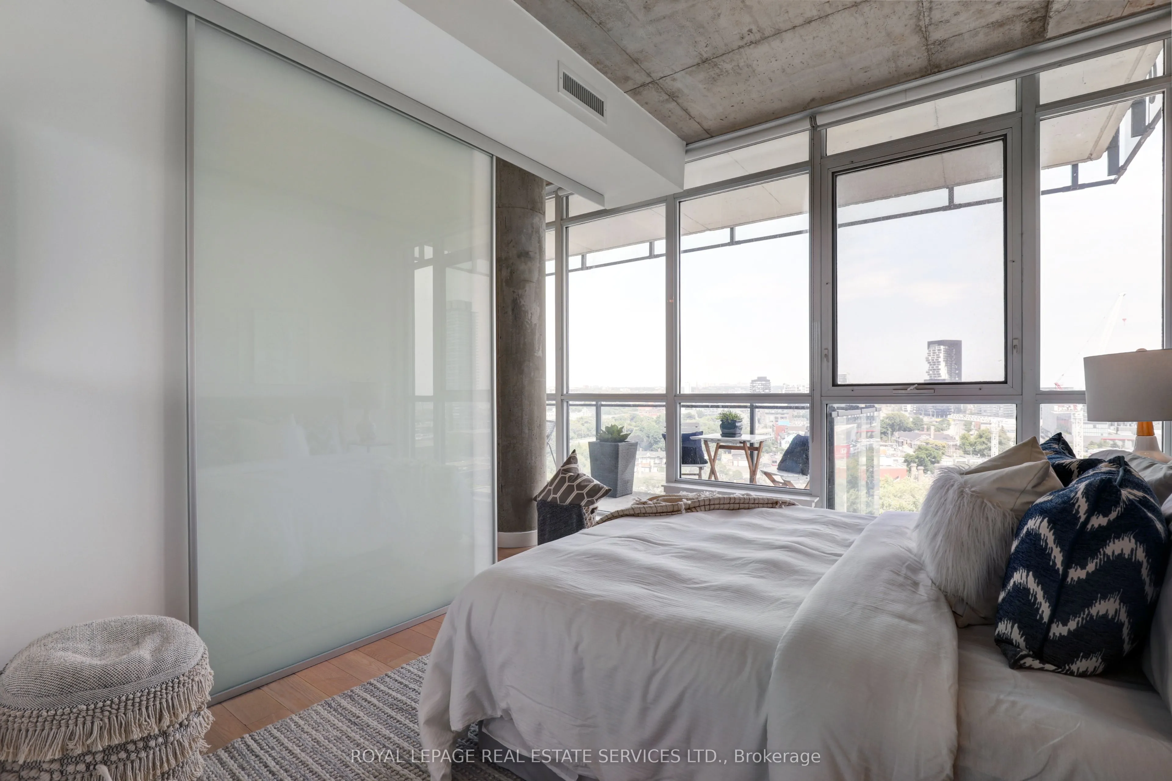 318 King Street E, #1305