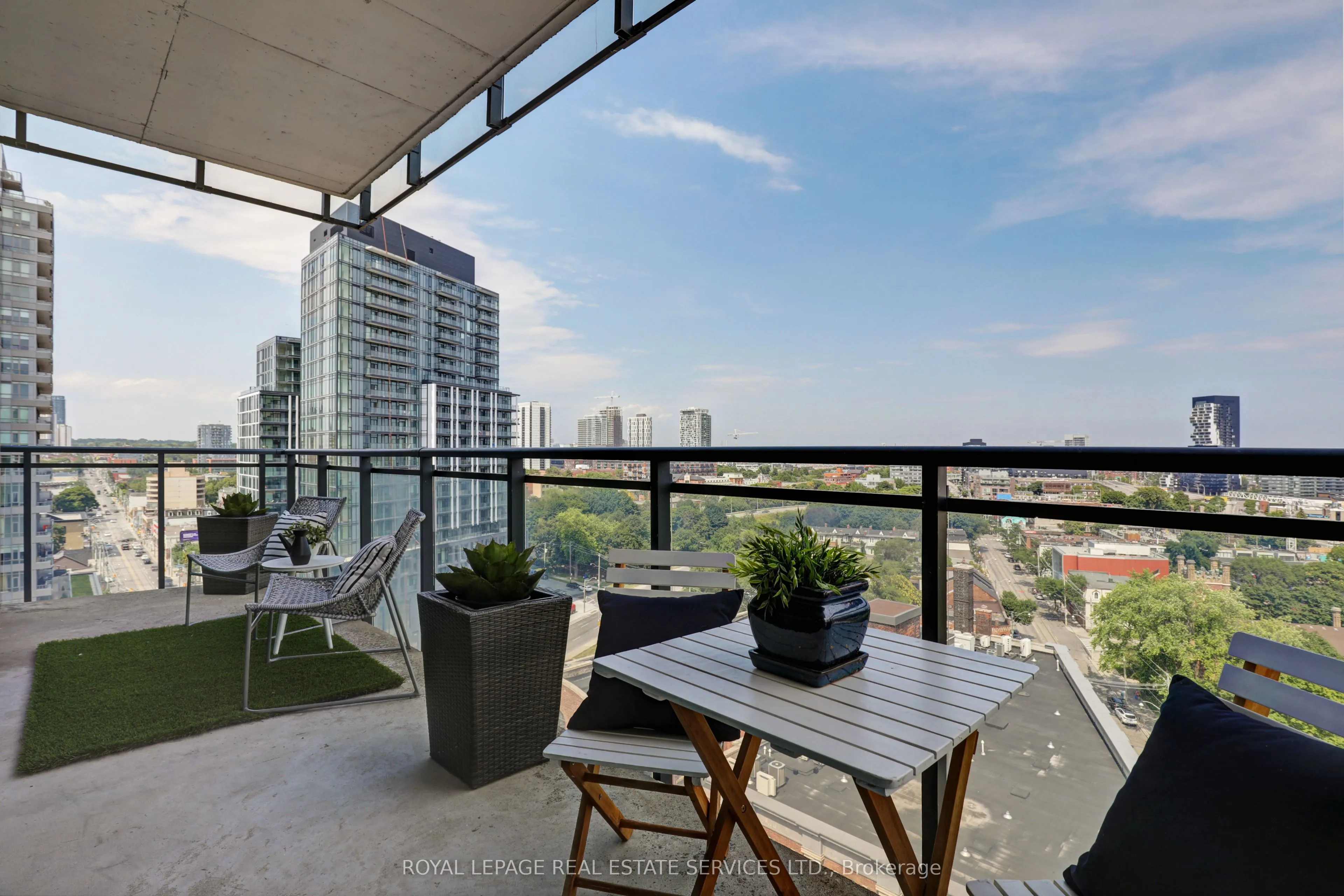 318 King Street E, #1305