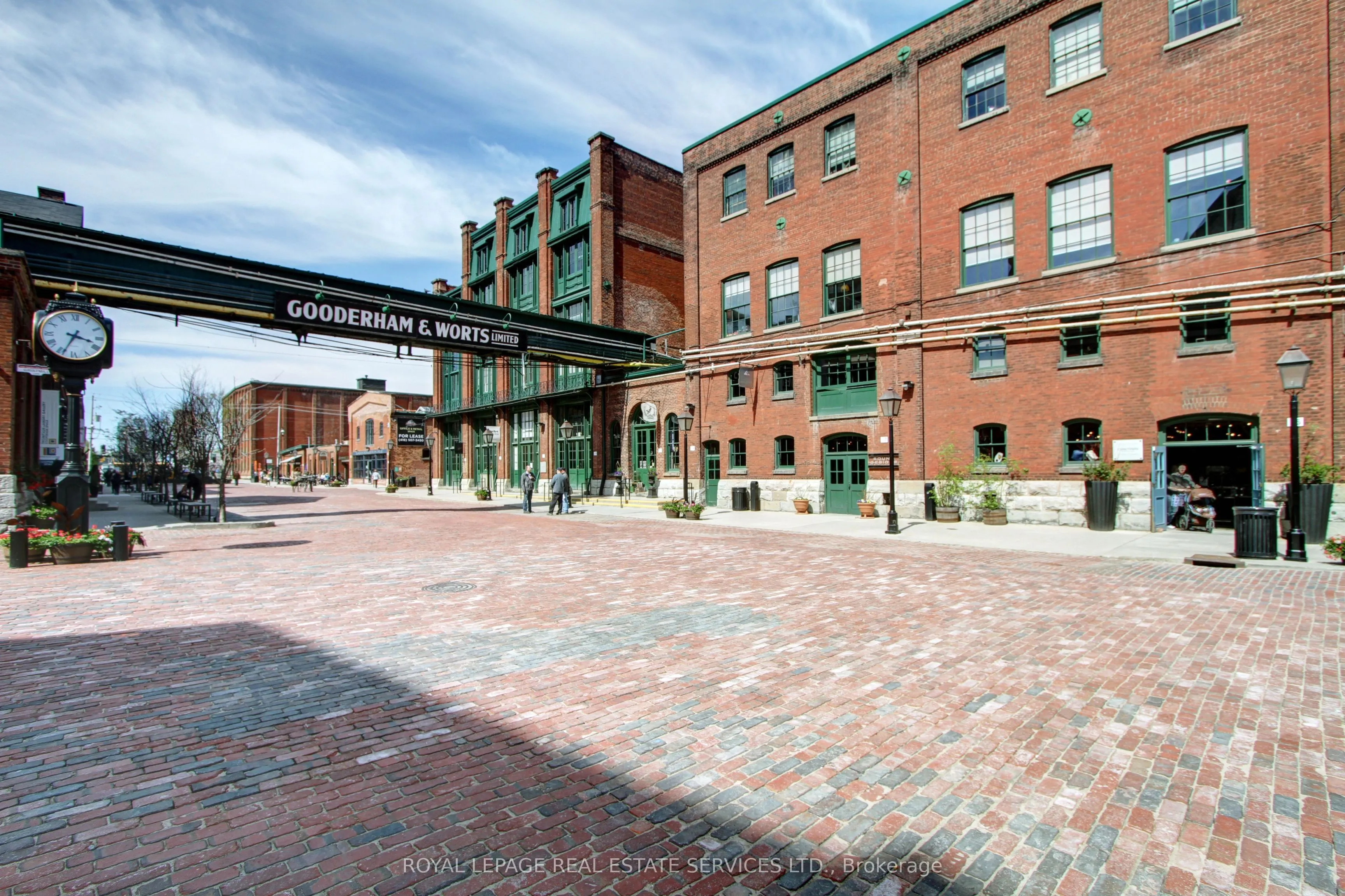 318 King Street E, #1305