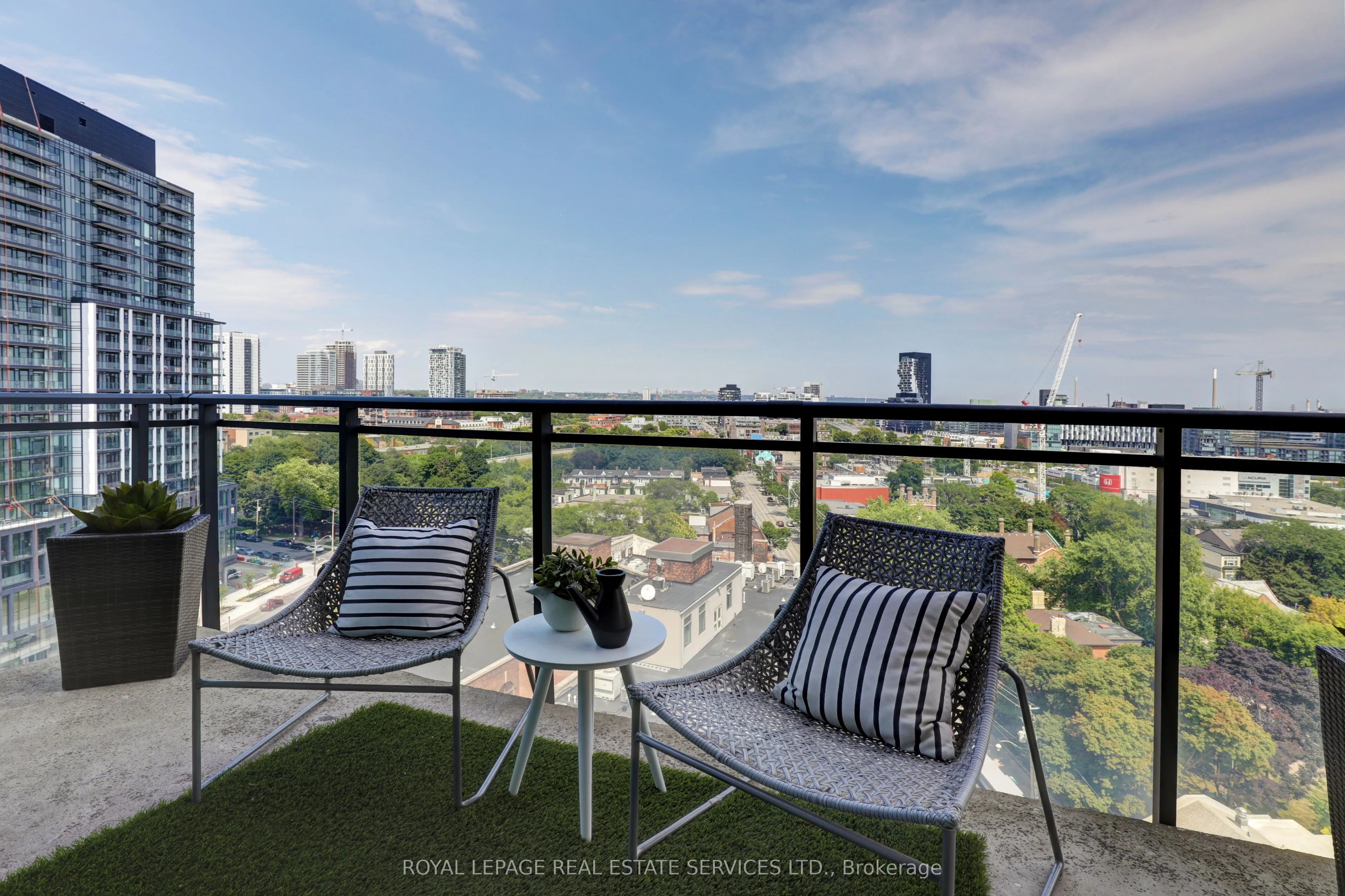 318 King Street E, #1305