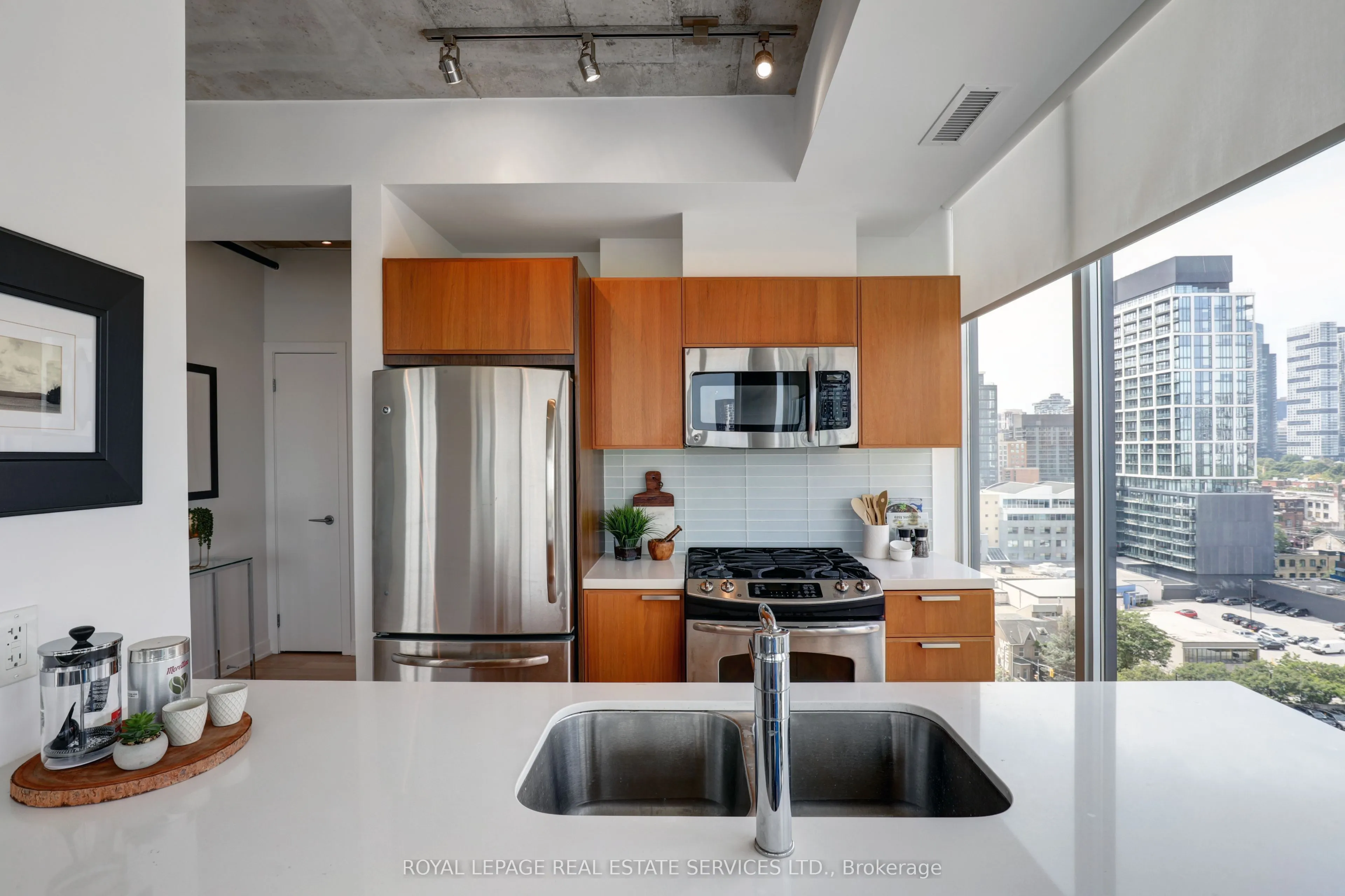 318 King Street E, #1305