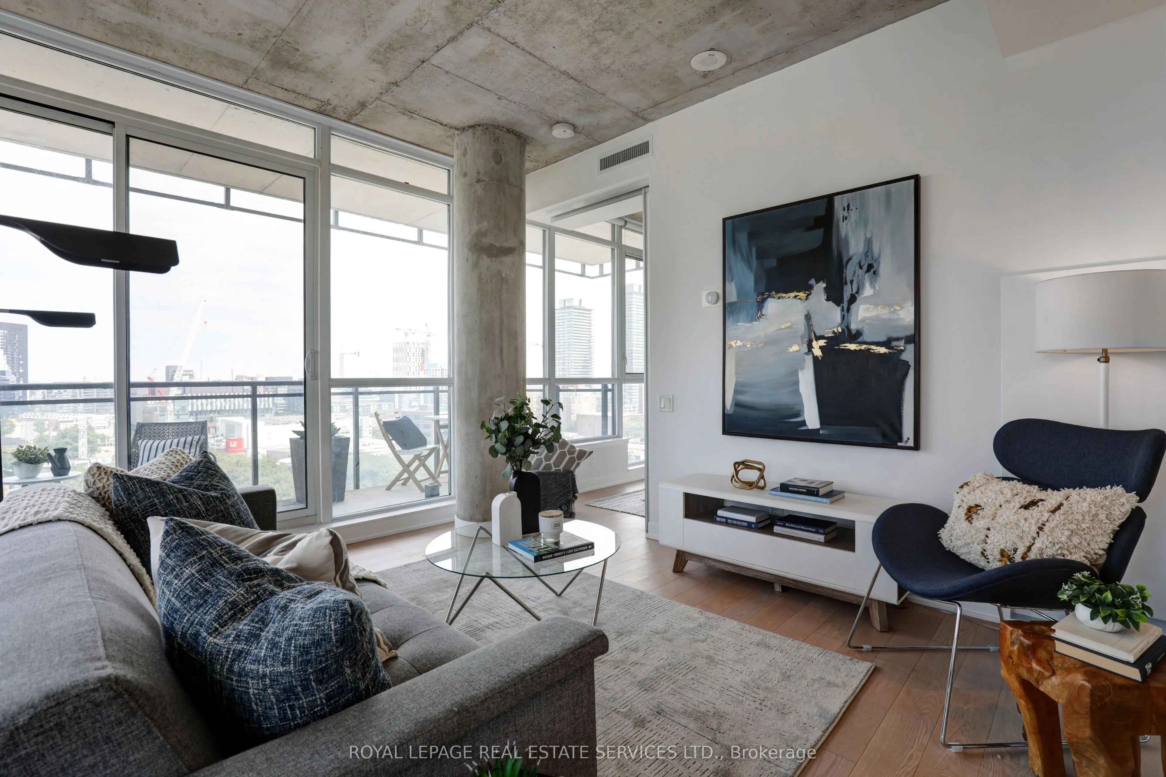 318 King Street E, #1305