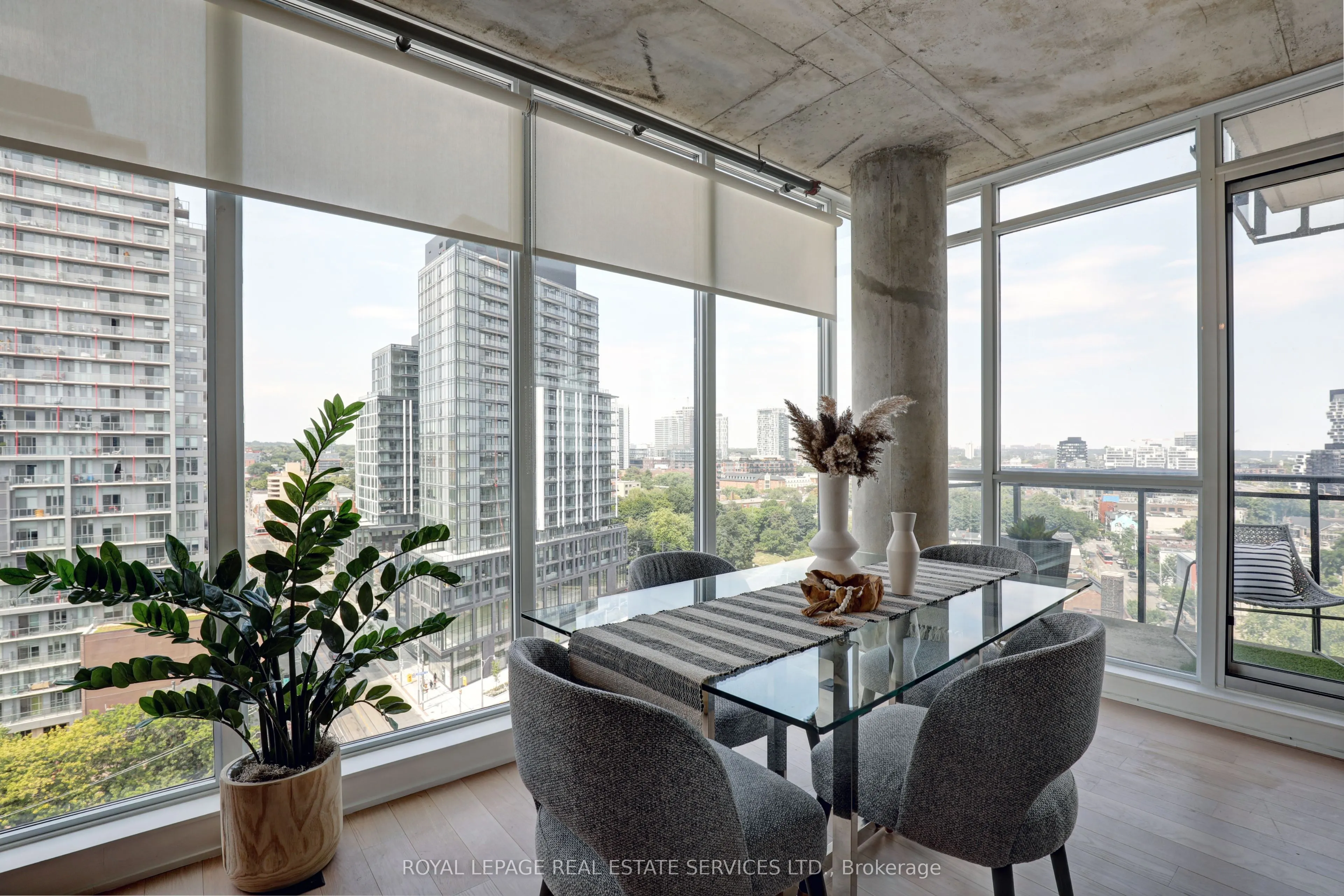 318 King Street E, #1305
