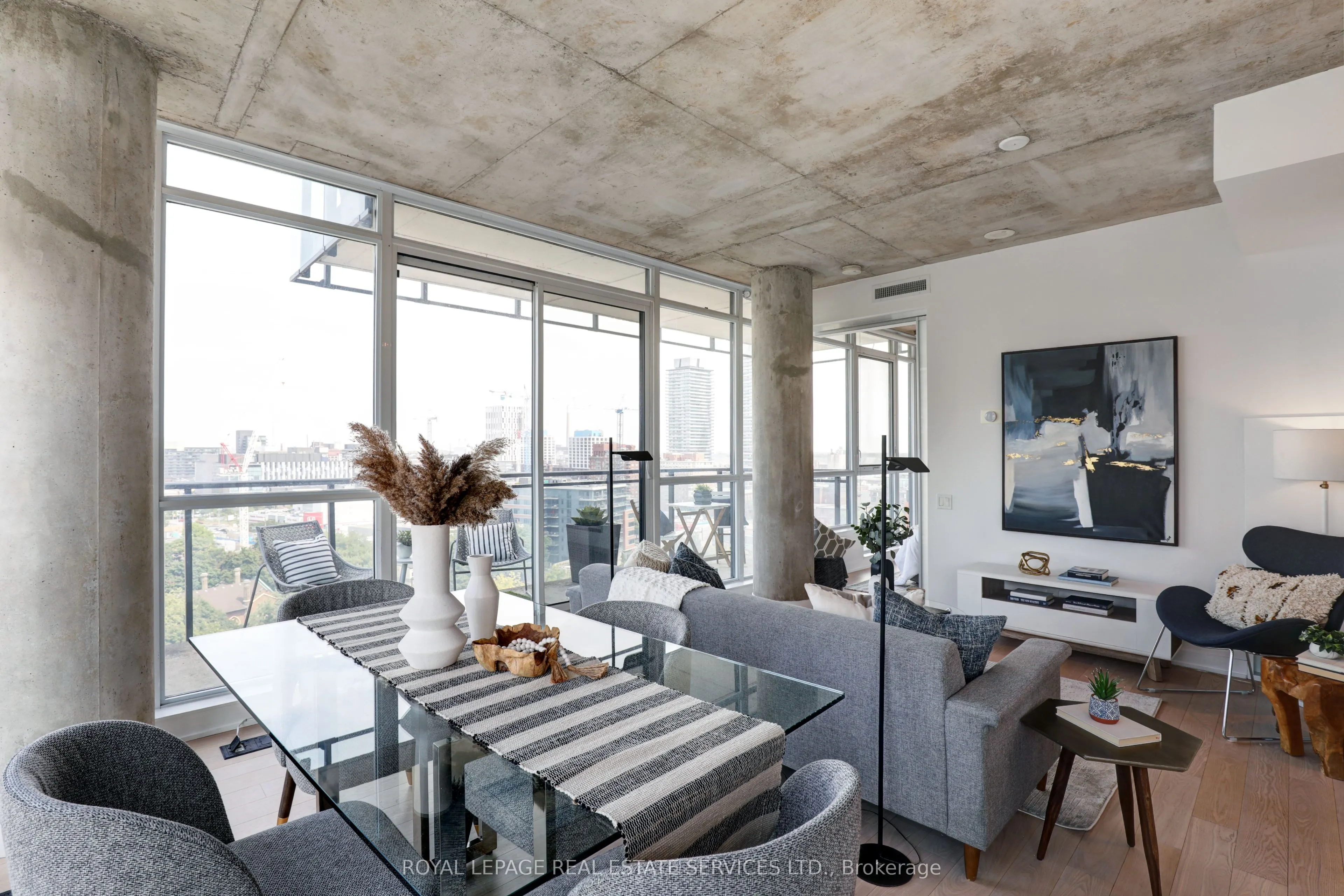 318 King Street E, #1305