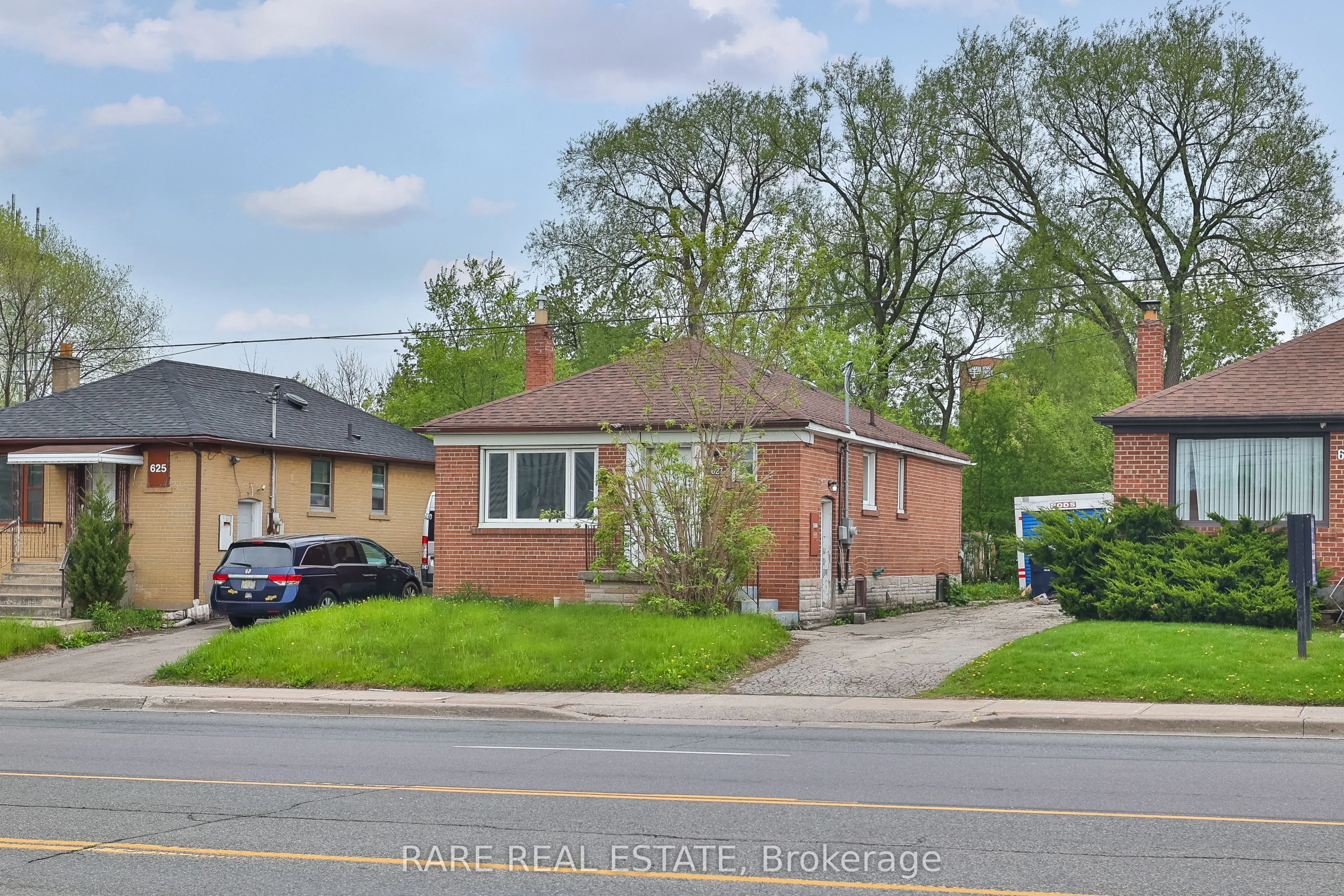 627 Sheppard Avenue W