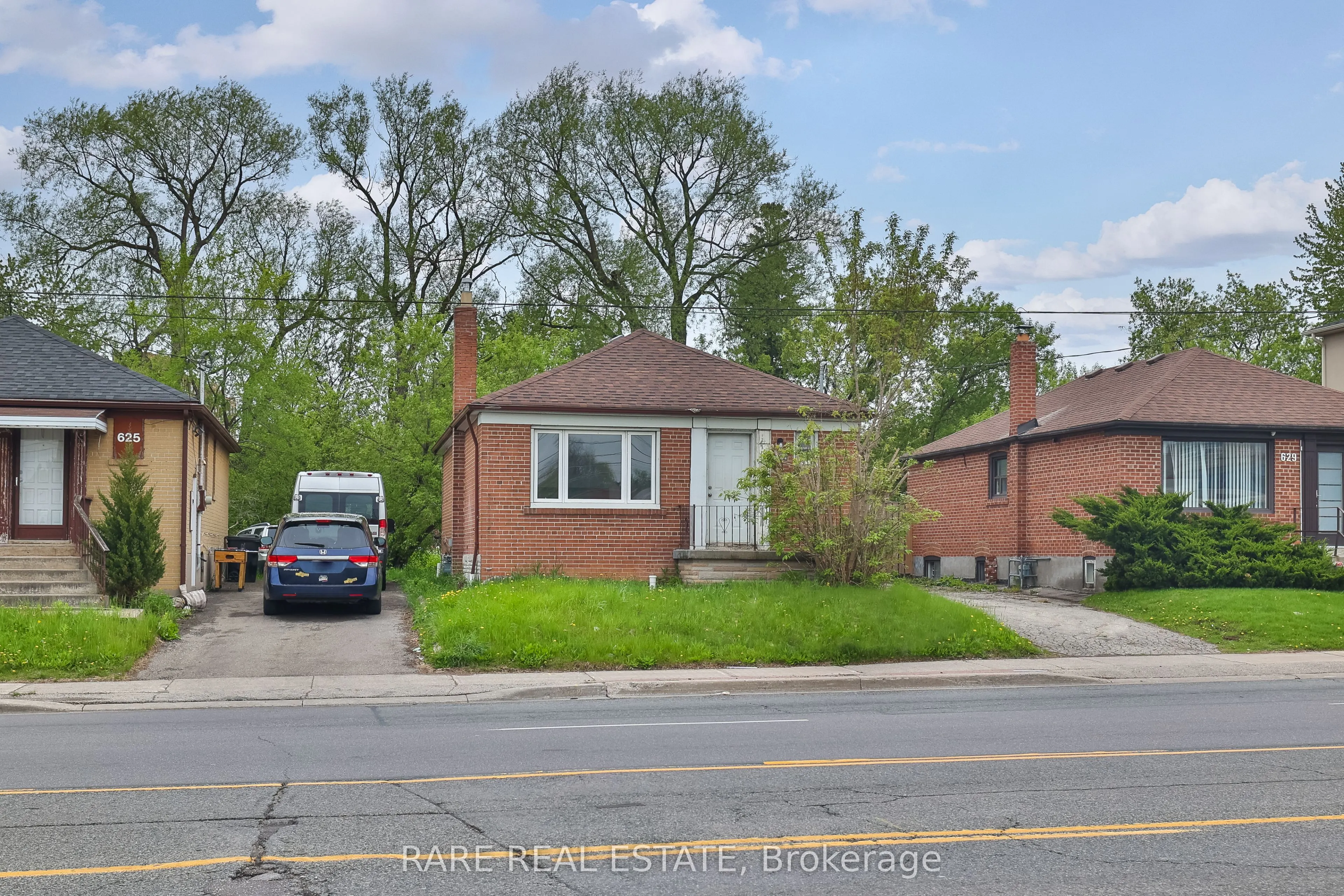 627 Sheppard Avenue W