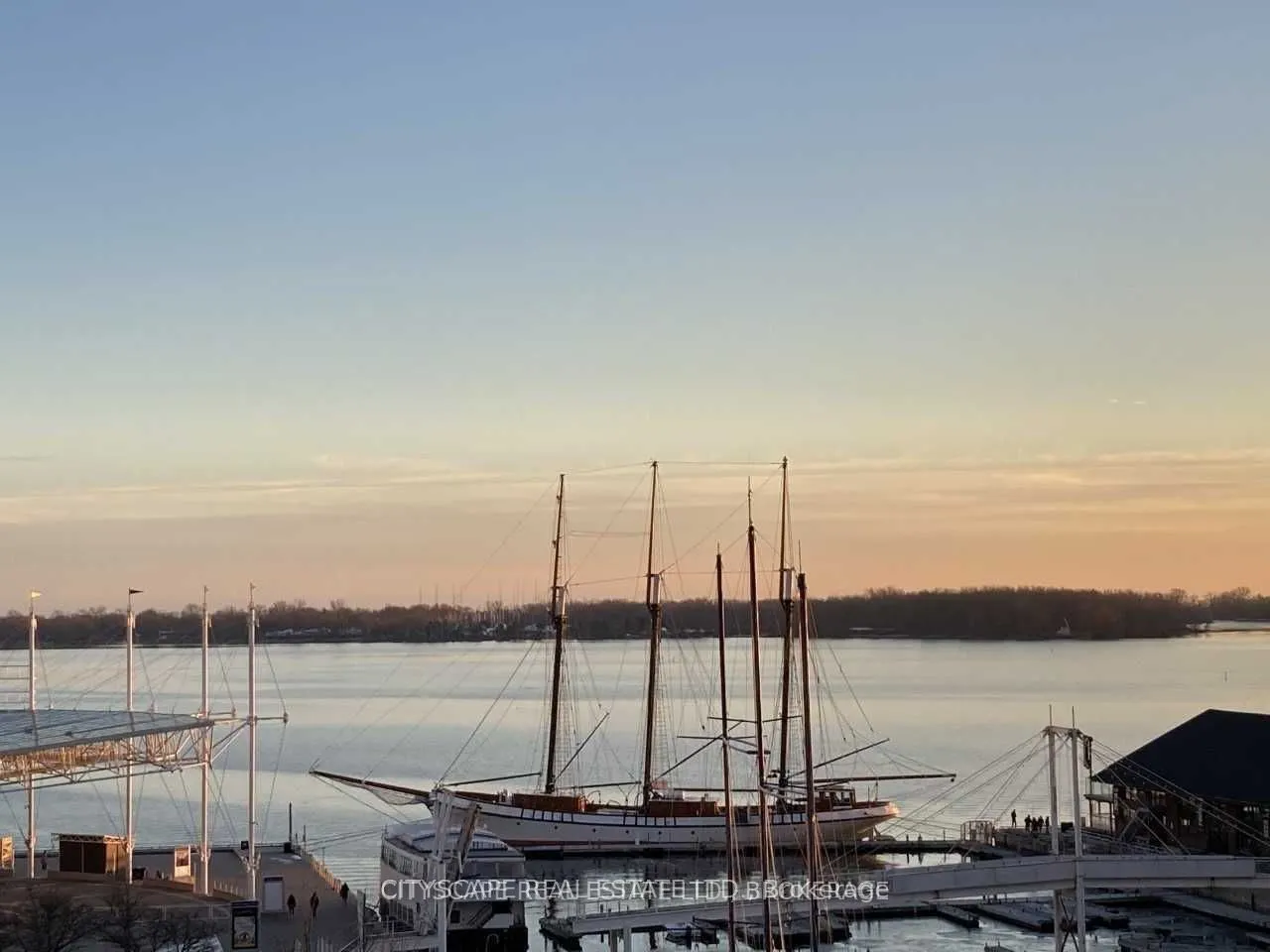 230 Queens Quay West, #826