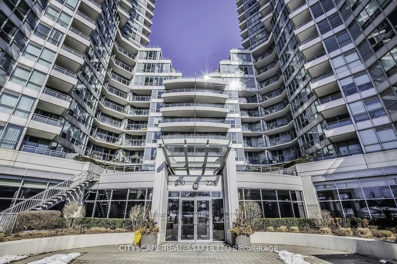 230 Queens Quay West, #826