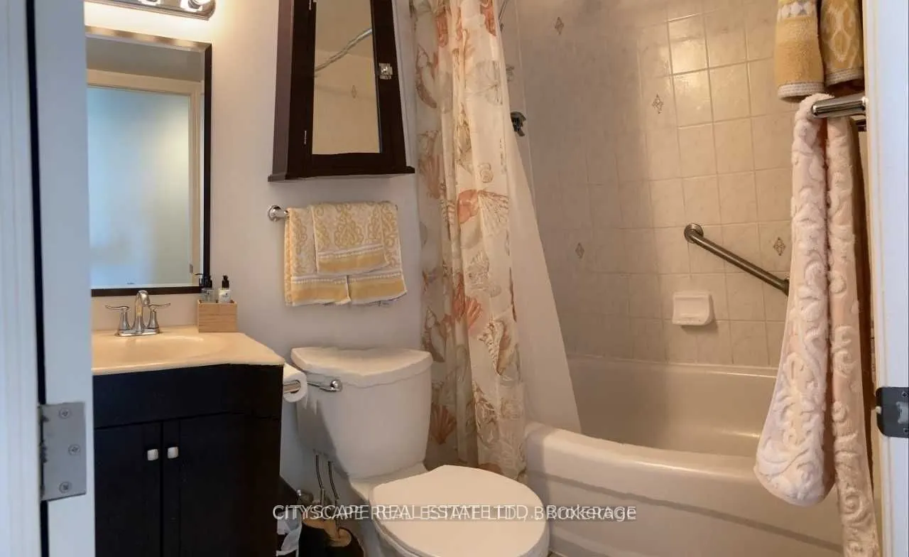 230 Queens Quay West, #826