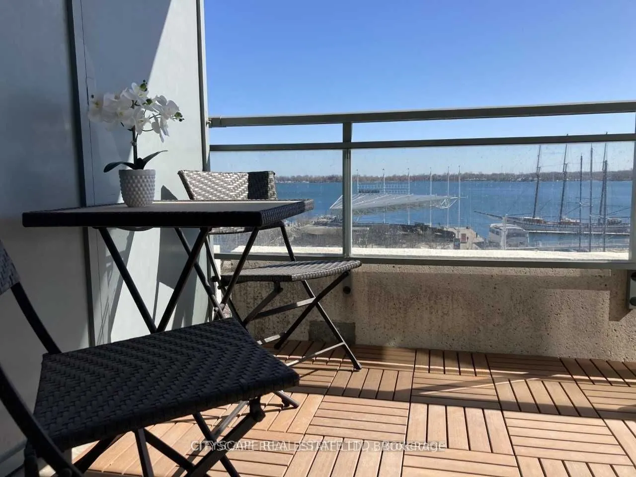 230 Queens Quay West, #826