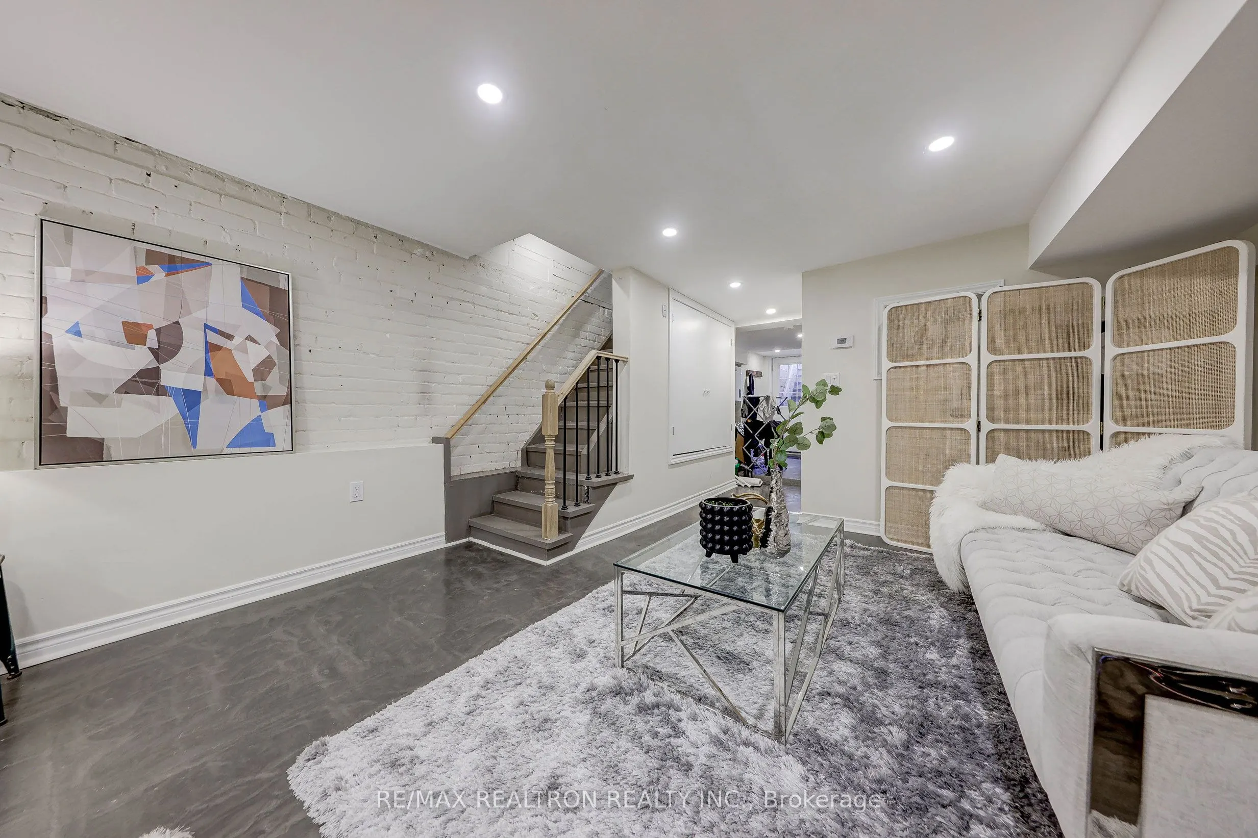 146 Manning Avenue