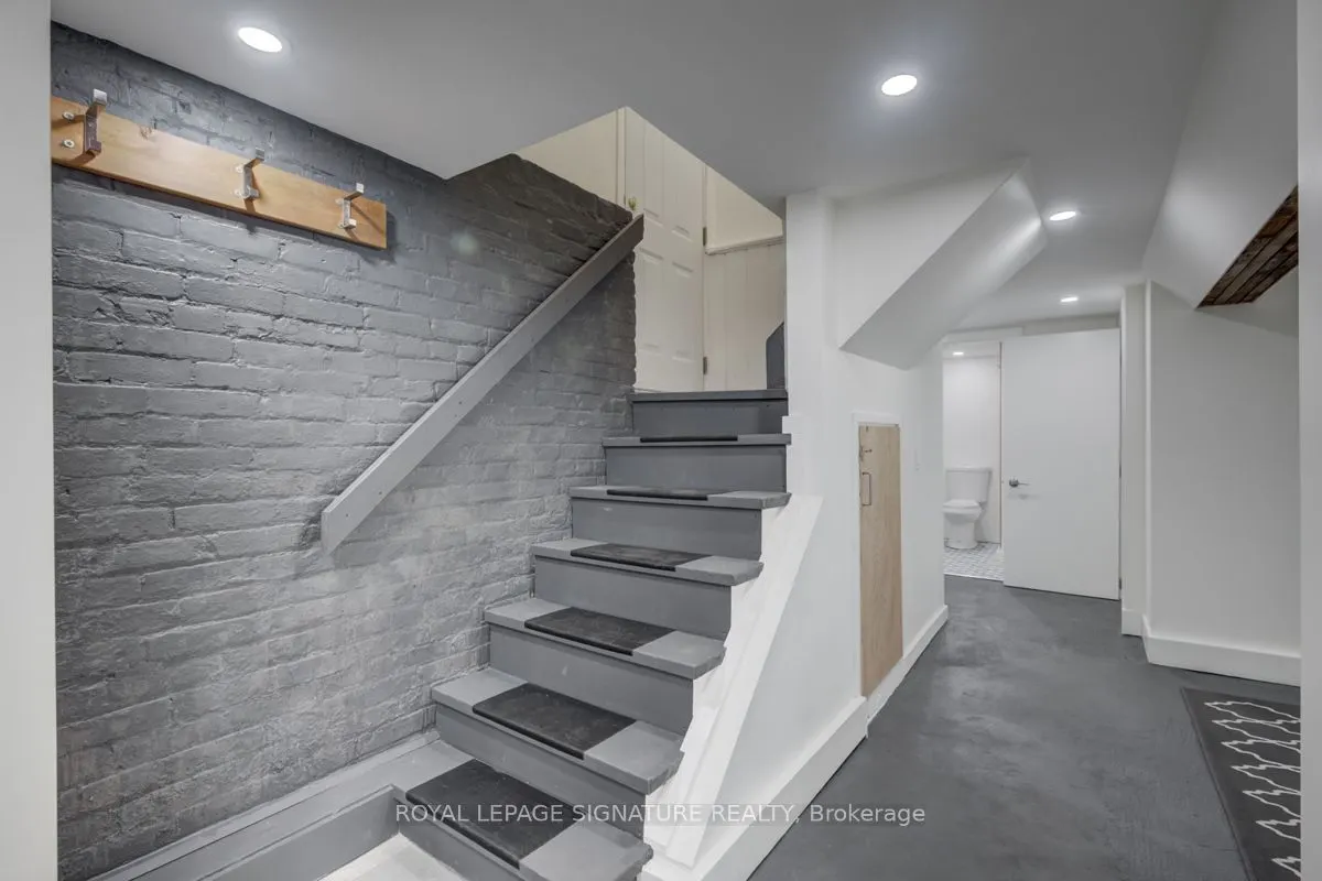 125 Glenholme Avenue, #(Lower)