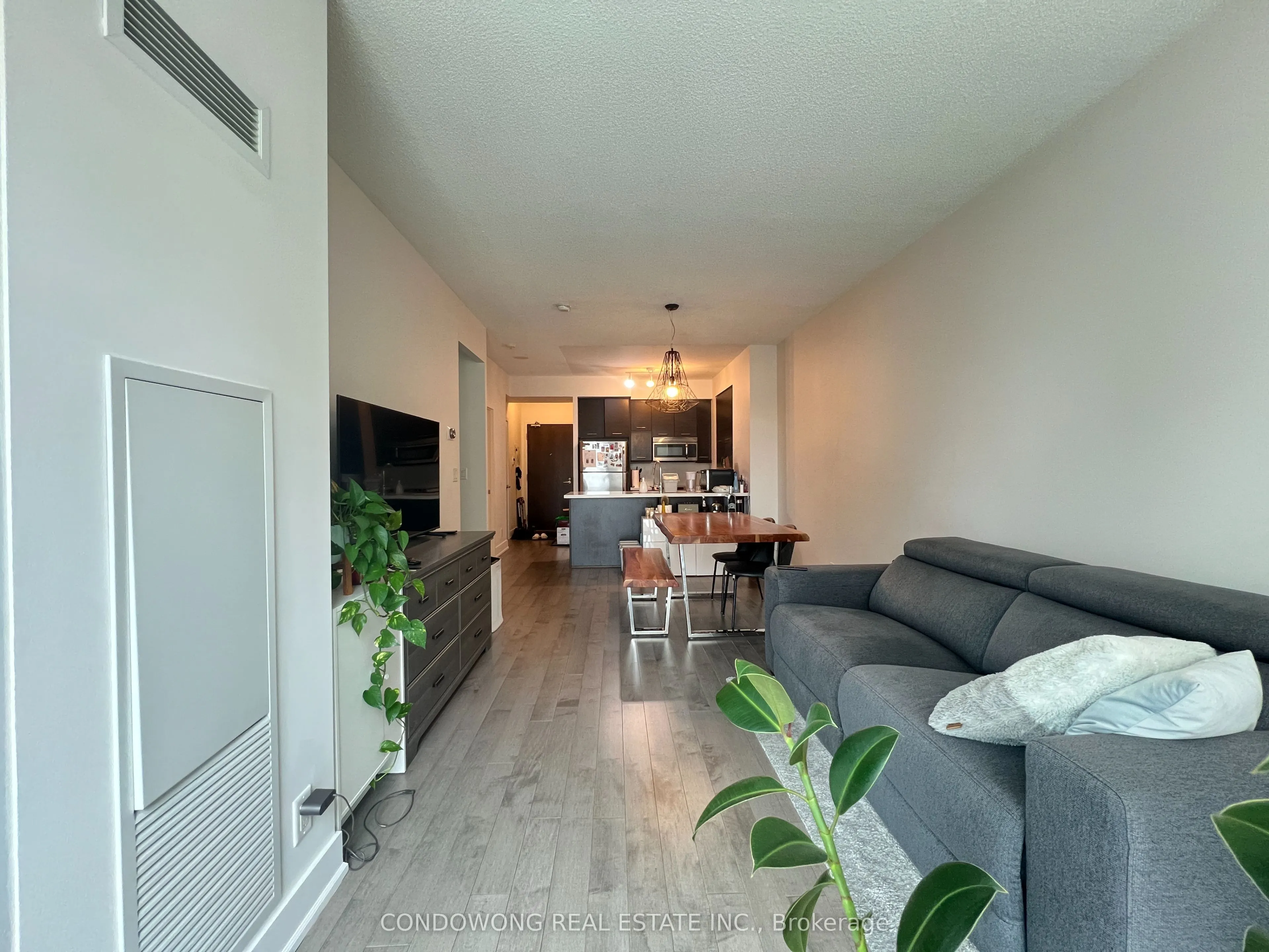 26 Norton Avenue, #610