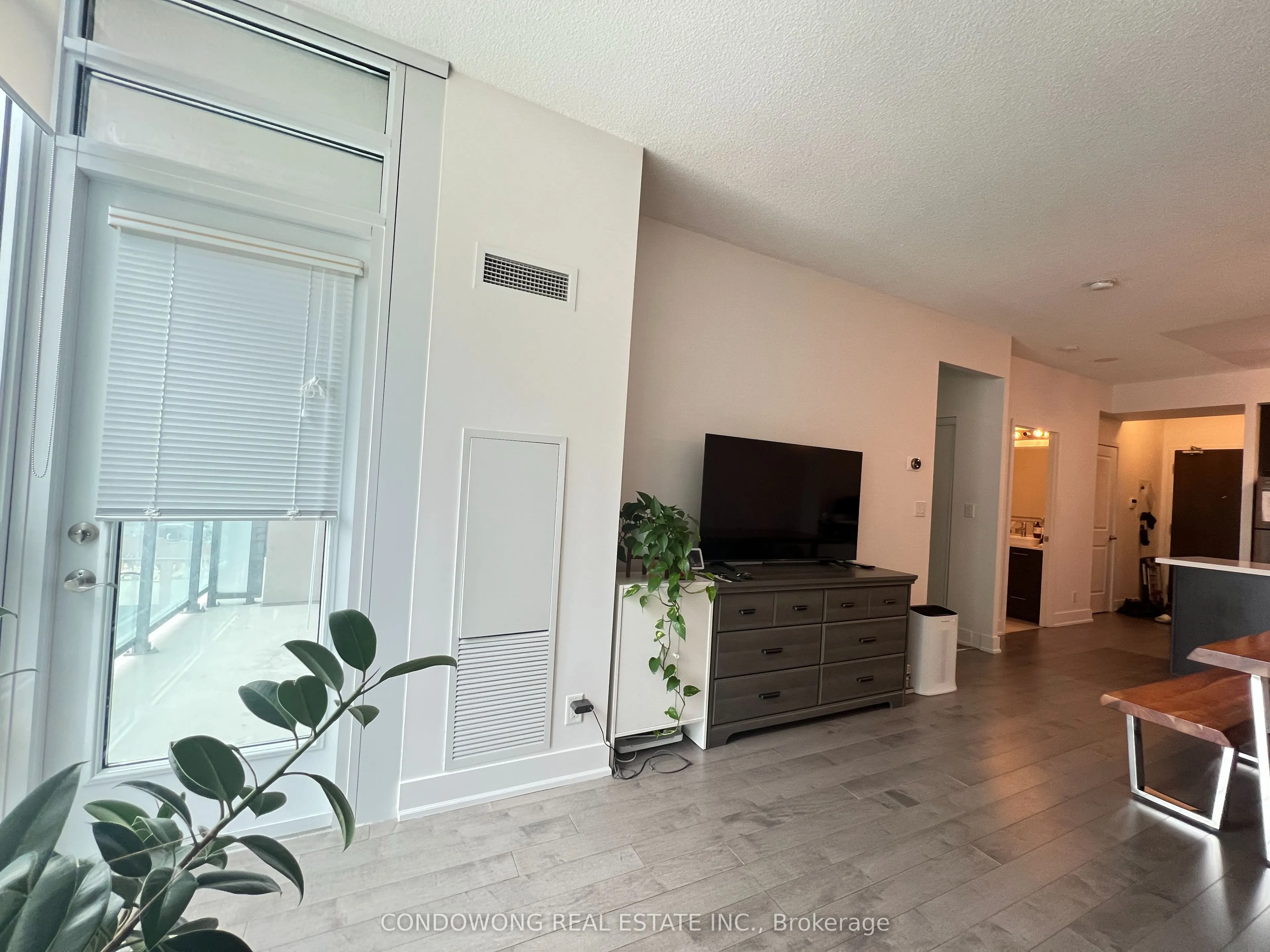 26 Norton Avenue, #610