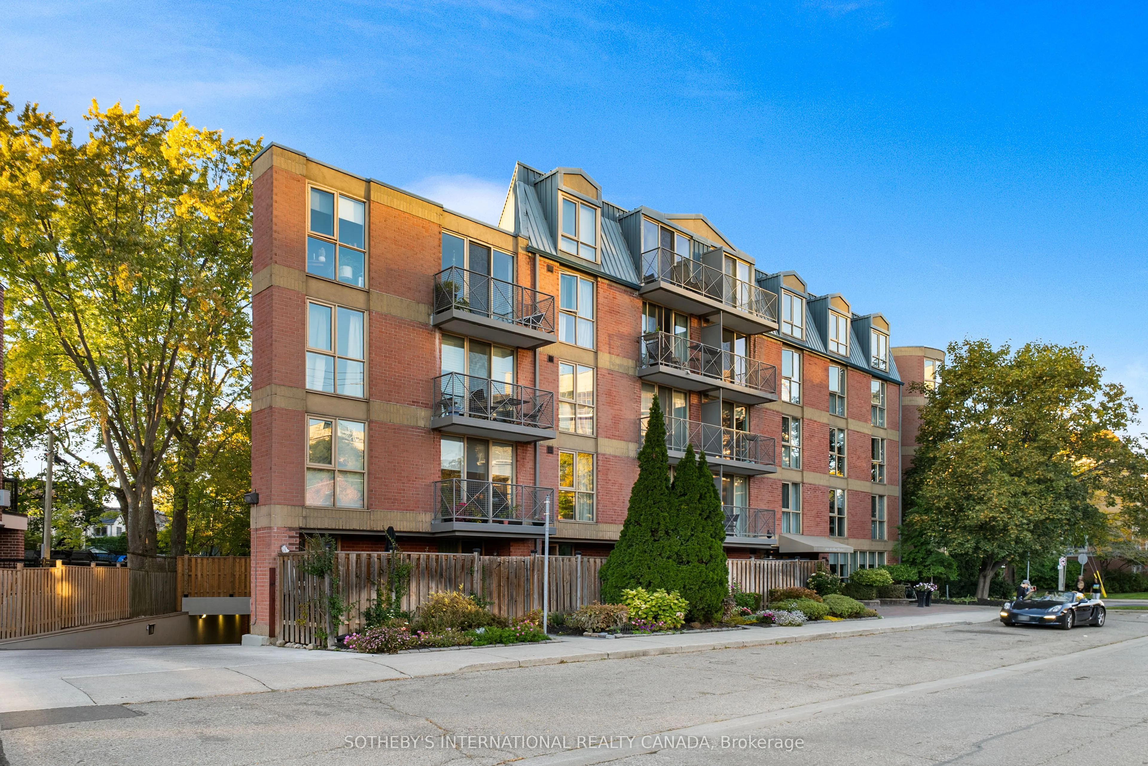 356 Mcrae Drive, #209