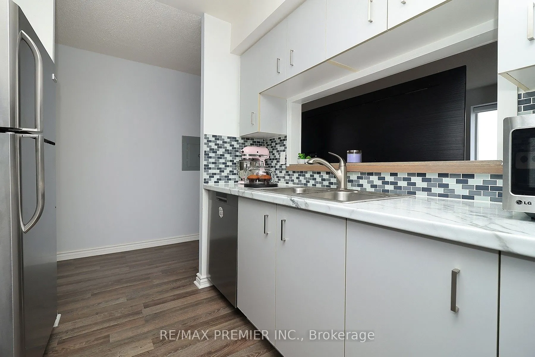 650 Lawrence Avenue, #721
