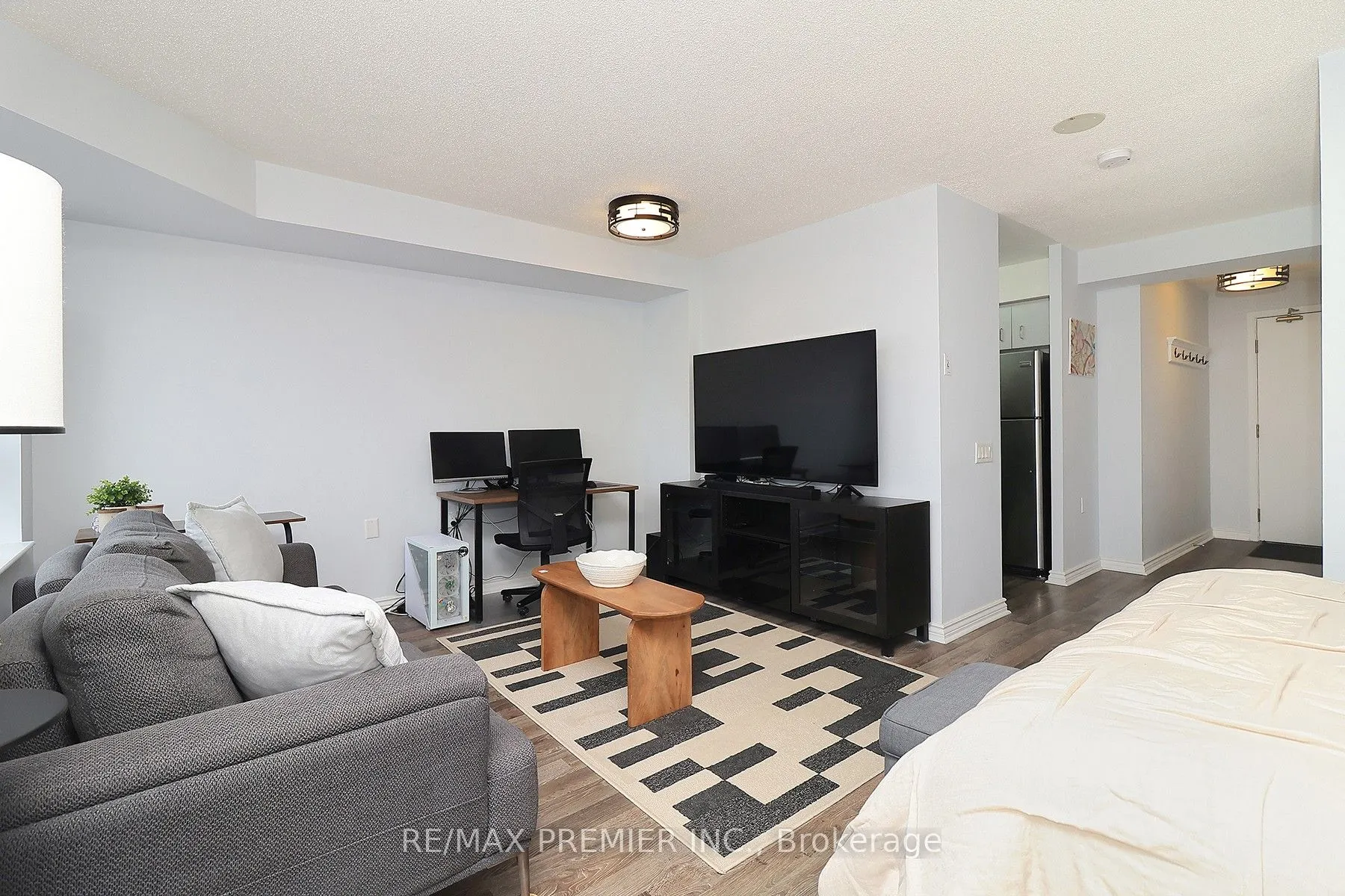 650 Lawrence Avenue, #721