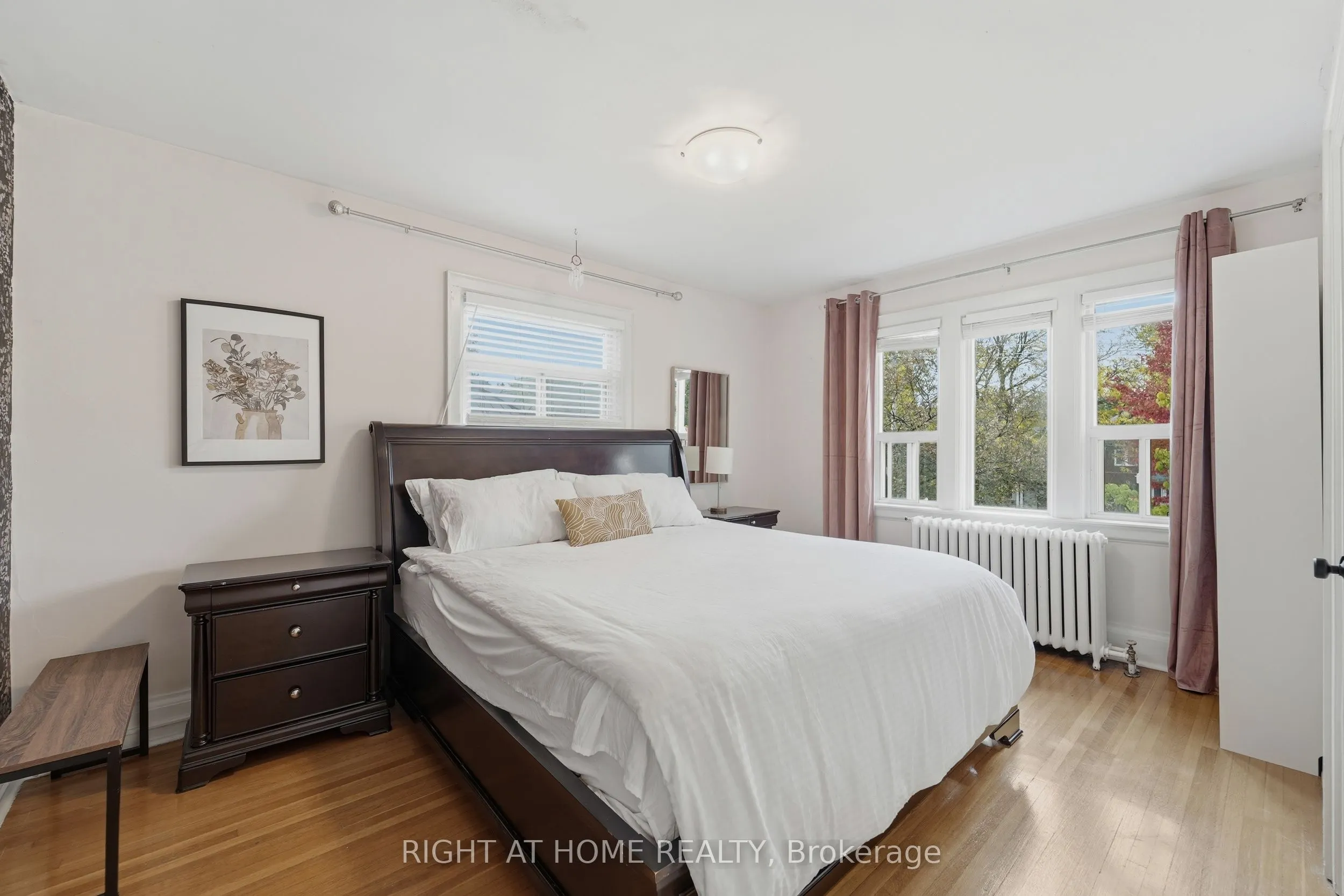 202 Dinnick Crescent
